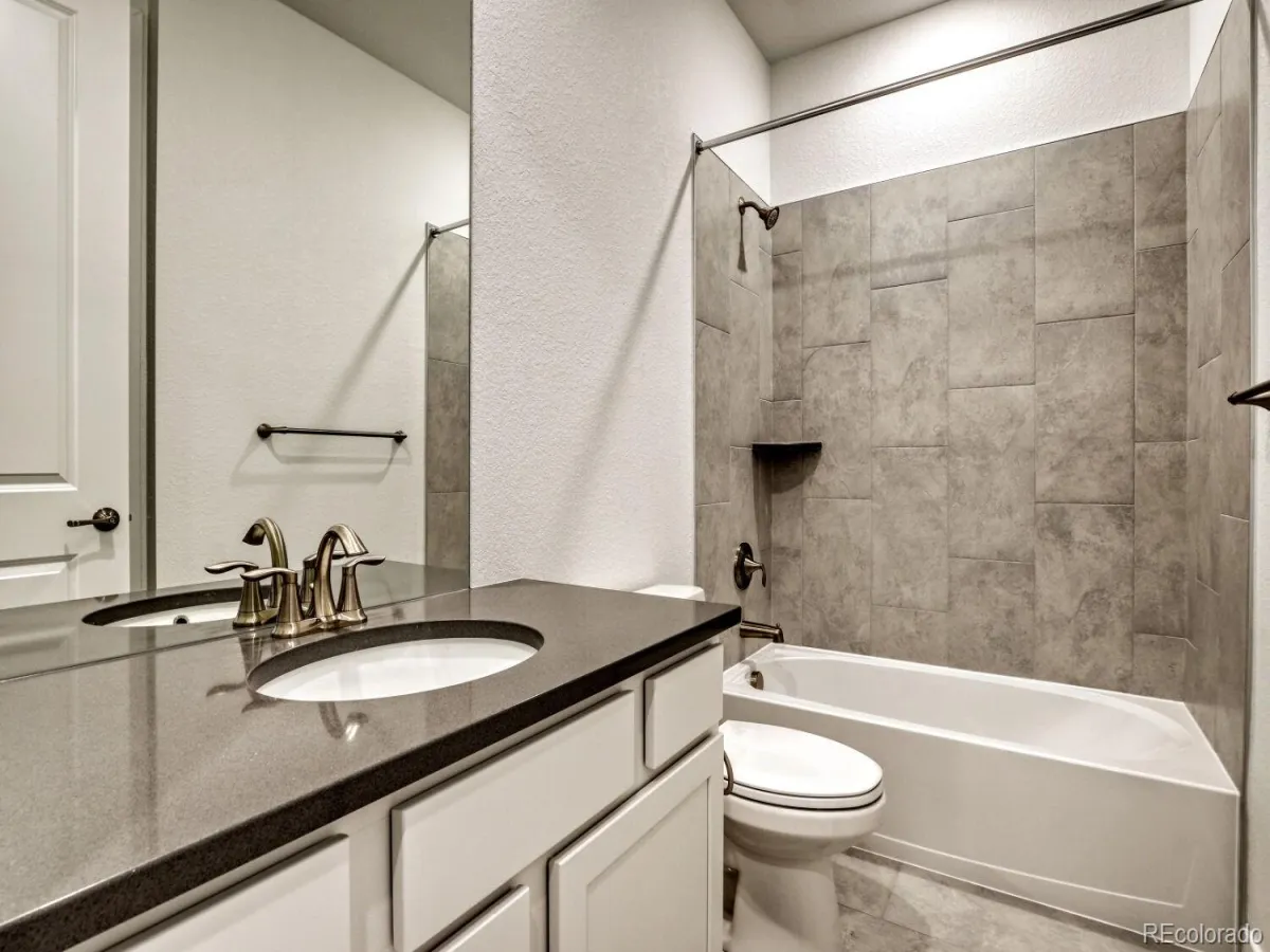 24555 E Kettle Court Aurora CO 80016 MLS #REC8595917 05012026173130 1200 14
