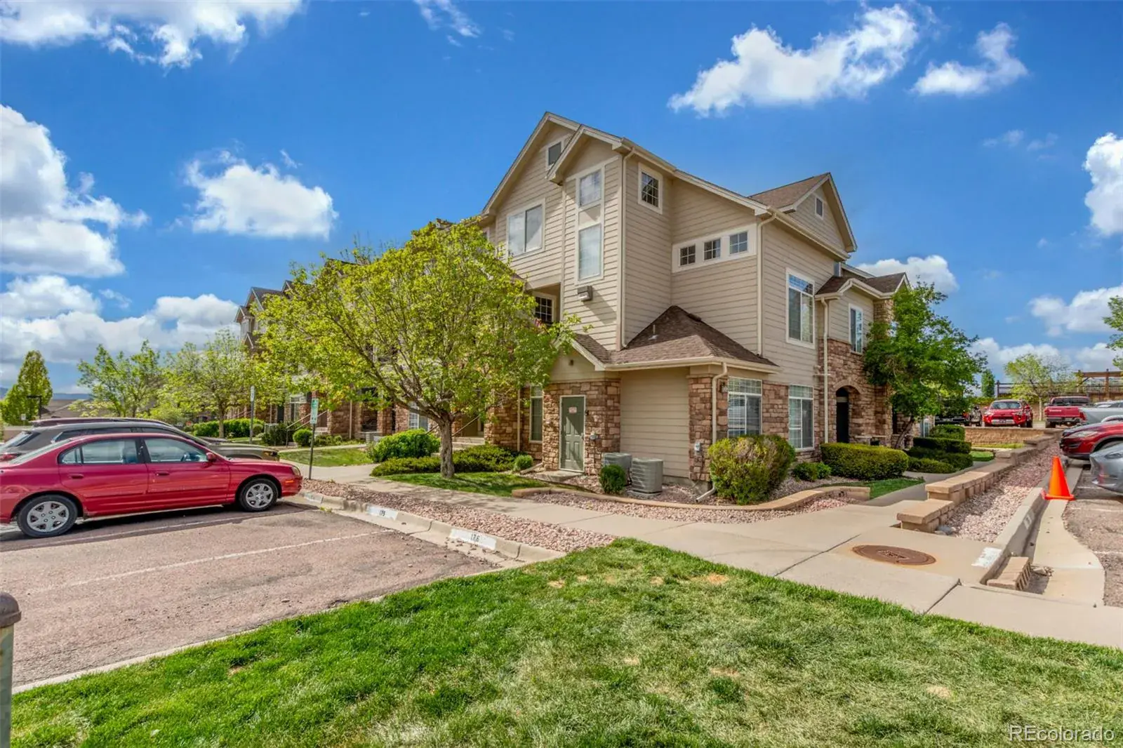 457 Black Feather Loop #702 Castle Rock CO 80104 | MLS #REC8603602 03052026215337 1600 37