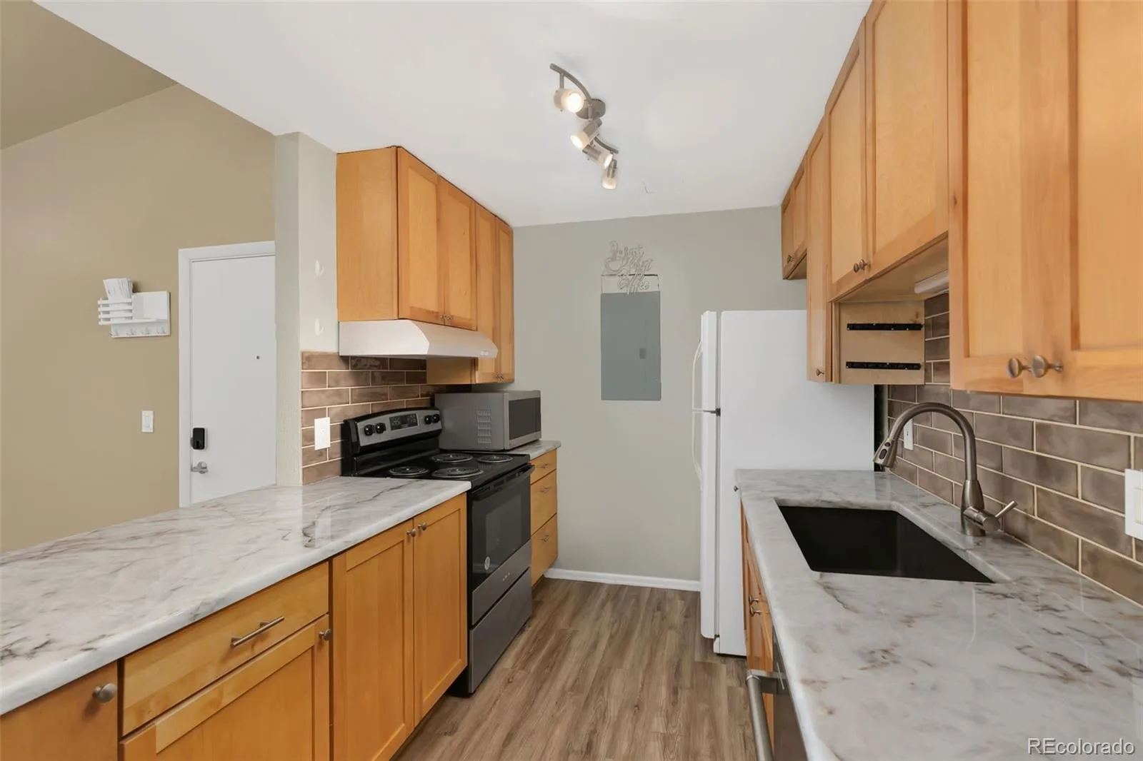 902 S Walden Street #203 Aurora CO 80017 | MLS #REC8609473 09172026175144 1600 9