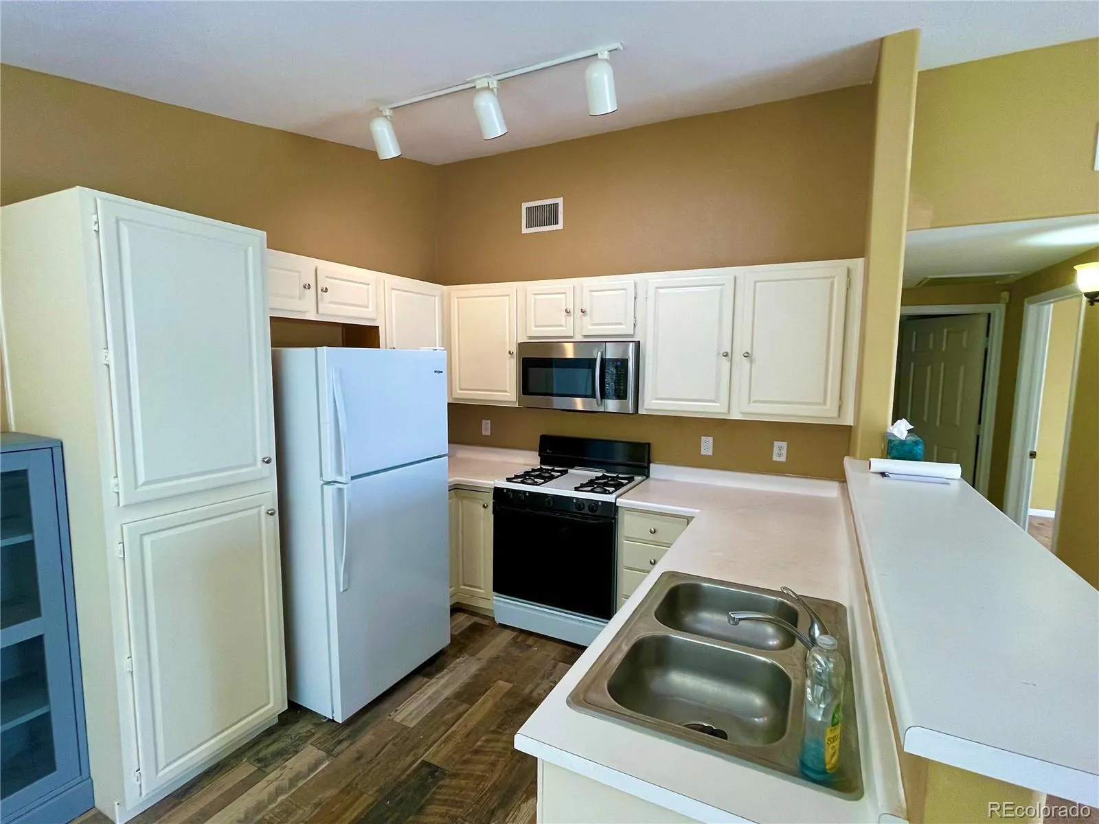 8304 Pebble Creek Way #203 #8304 Highlands Ranch CO 80126 | MLS #REC8610622 05282026042834 1600 3