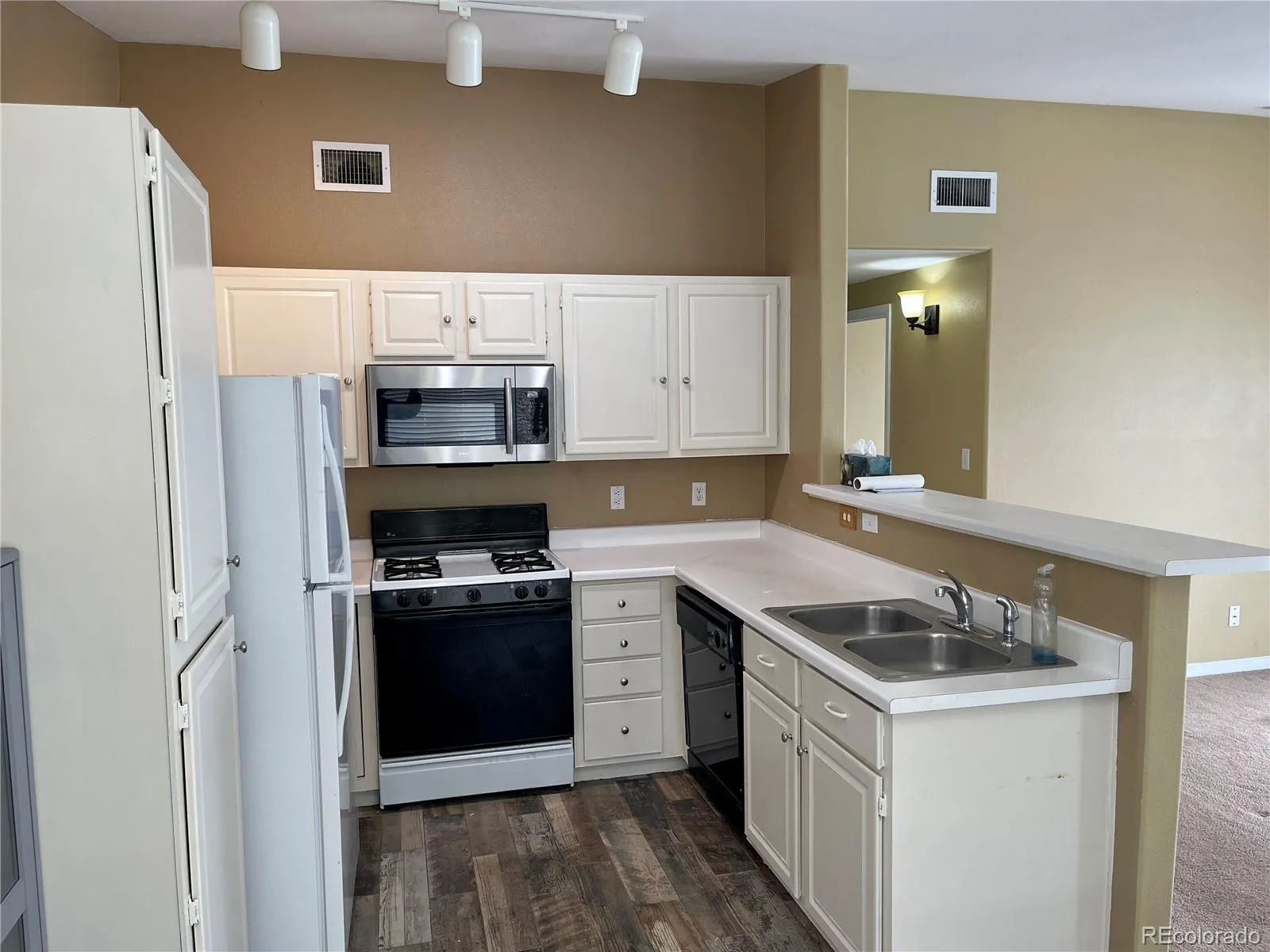 8304 Pebble Creek Way #203 #8304 Highlands Ranch CO 80126 | MLS #REC8610622 05282026042834 1600 4