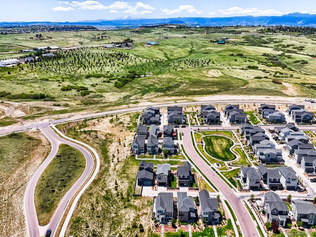 1747 Stable View Drive Castle Pines CO 80108 MLS #REC8613709 06082026210217 1200 37
