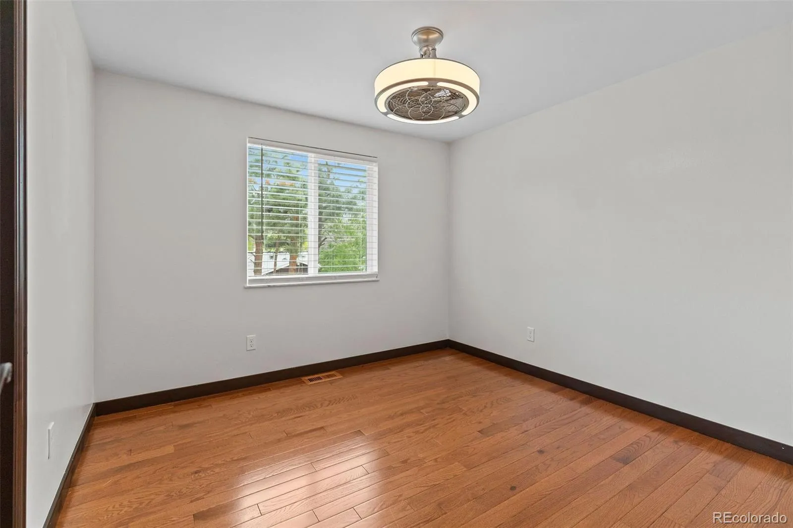 04162026203546 1600 25