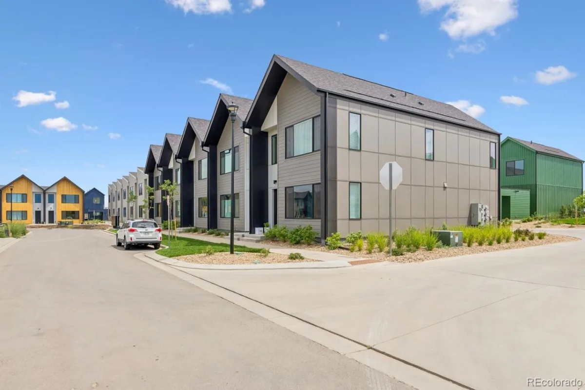 933 Edge Circle Longmont CO 80501 | MLS #REC8616013 08102026170556 1200 21