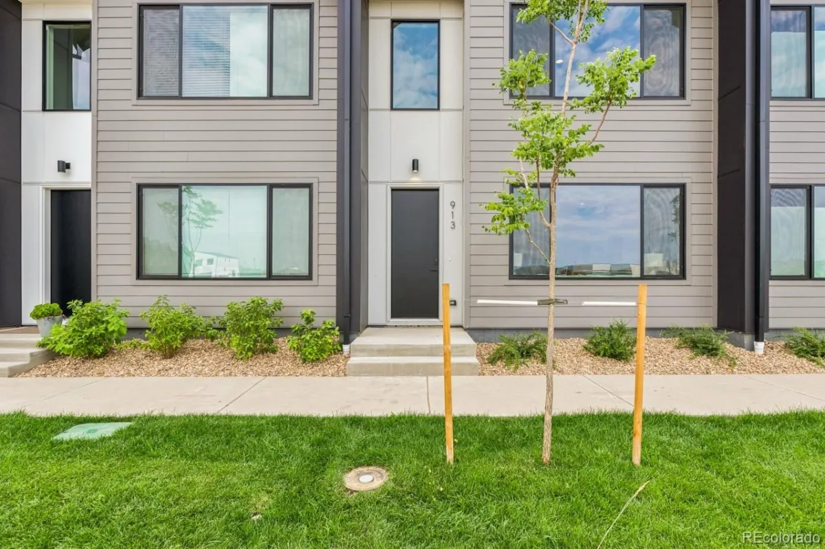 933 Edge Circle Longmont CO 80501 | MLS #REC8616013 08102026170556 1200 23