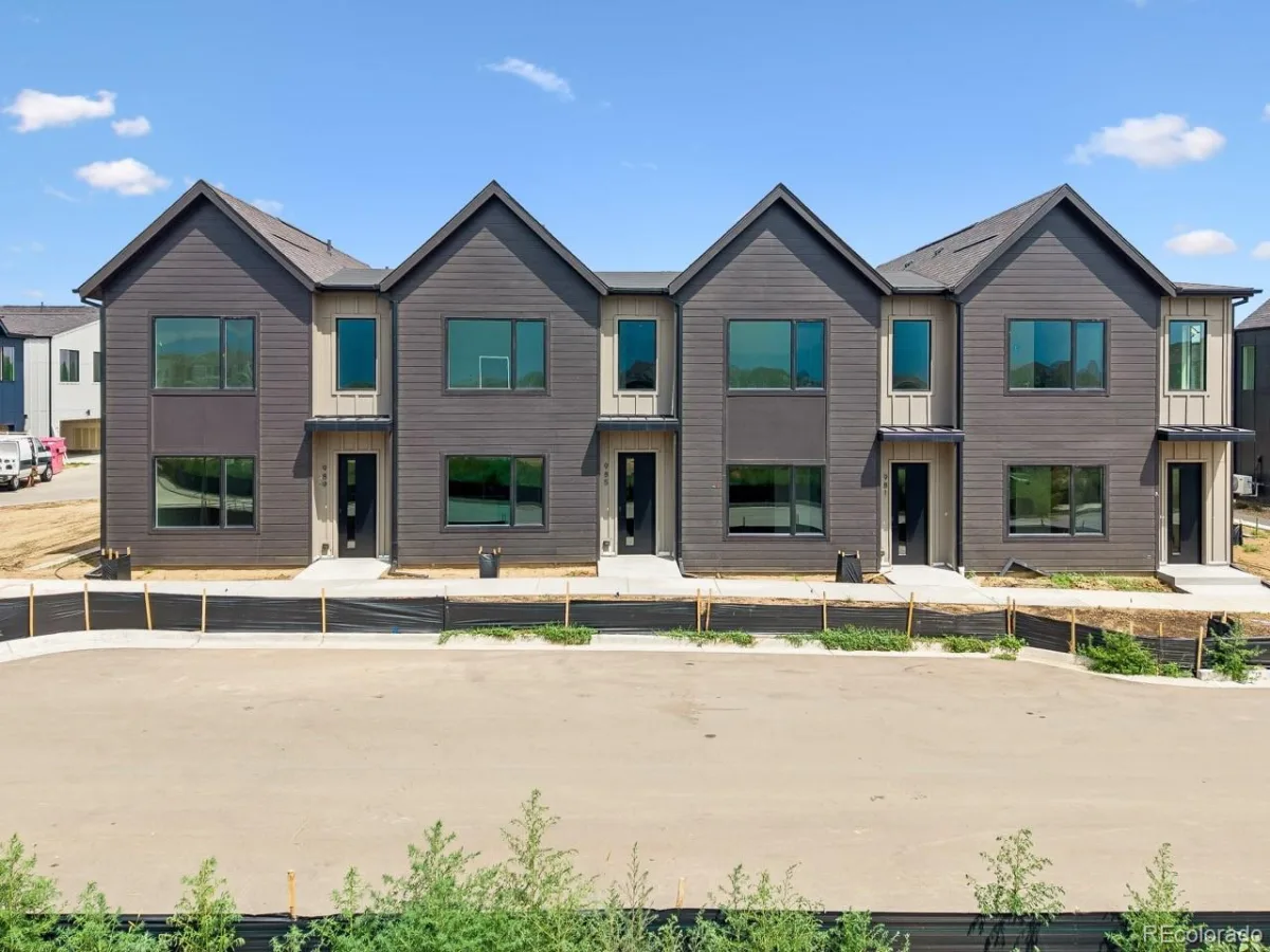 933 Edge Circle Longmont CO 80501 | MLS #REC8616013 08102026170556 1200 24