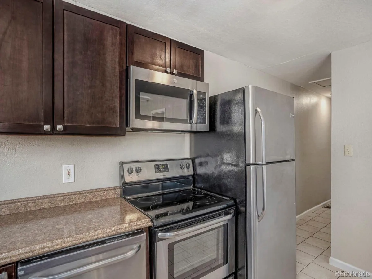 1570 Simms Street Denver CO 80215 | MLS #REC8621013 08232026024552 1200 27