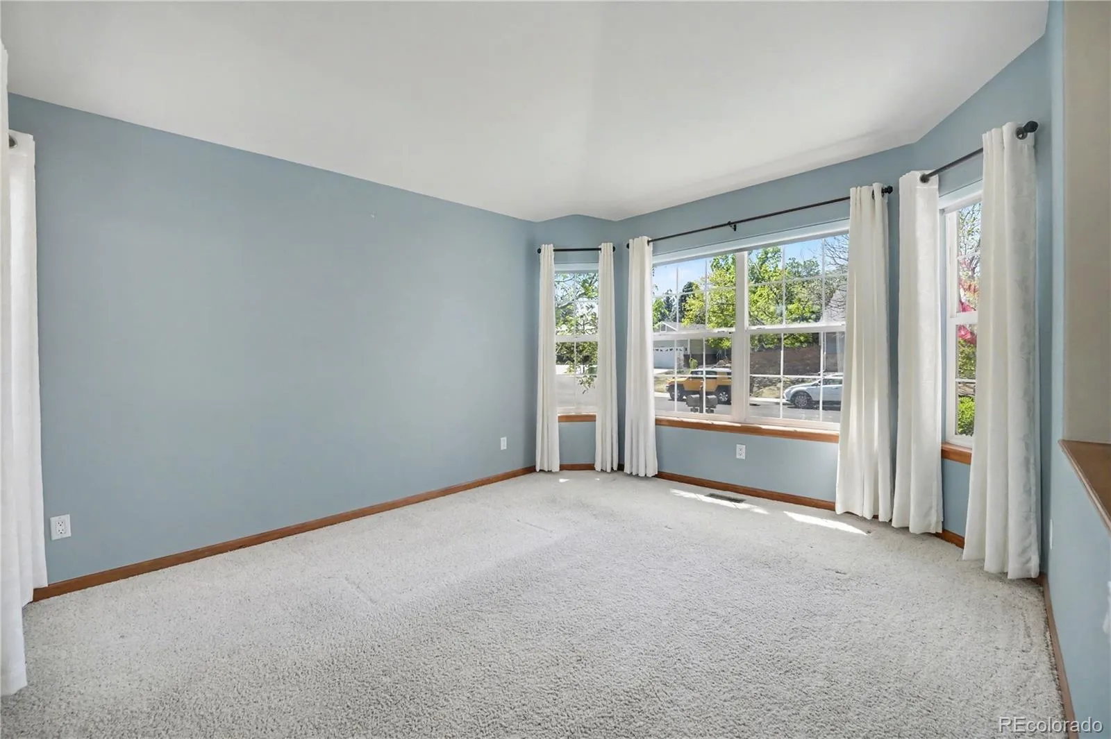 04172026220759 1600 22