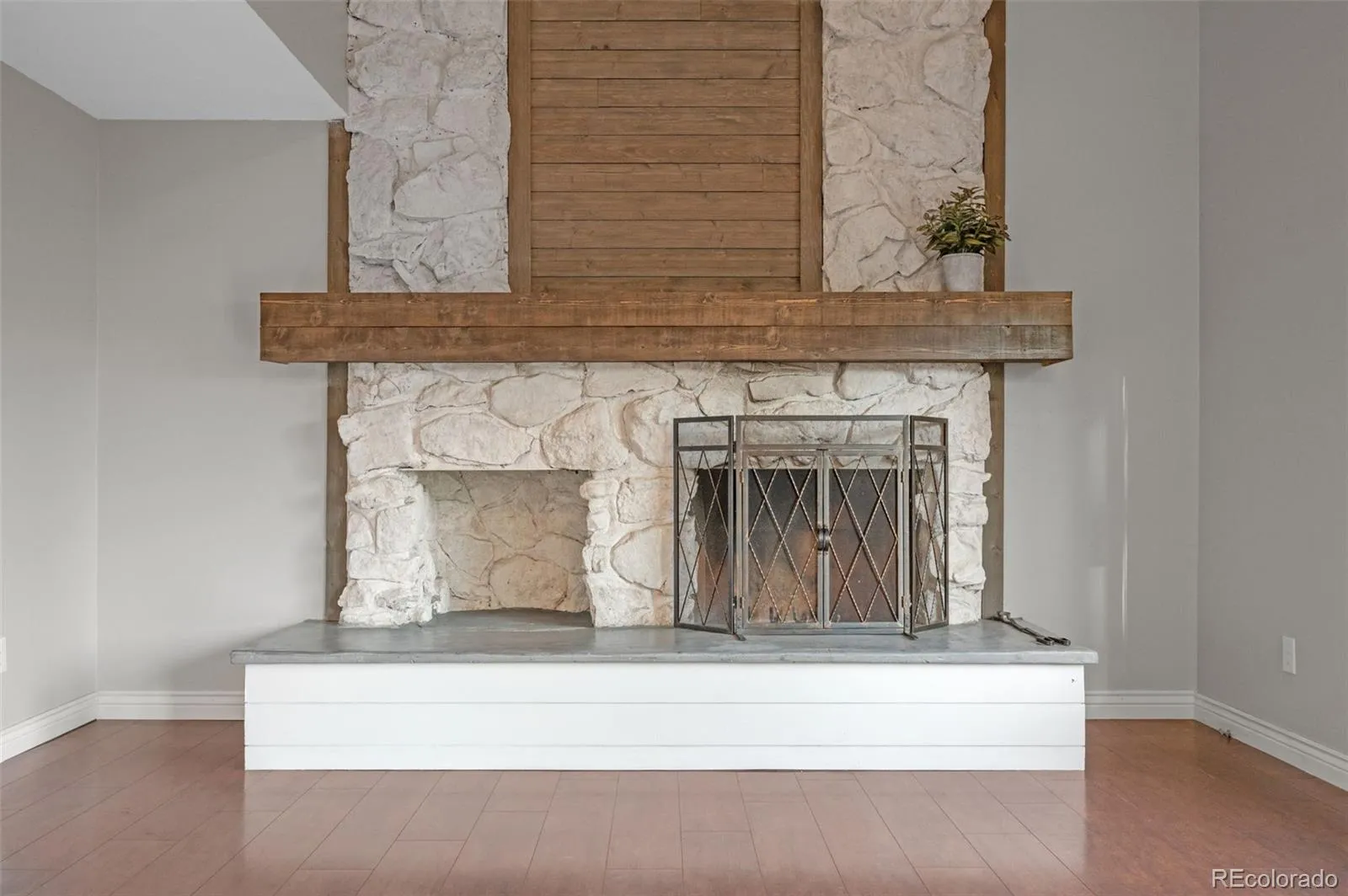 04082026165533 1600 21