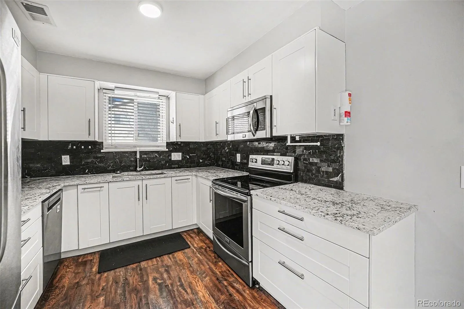 5217 S Mabre Court Littleton CO 80123 MLS #REC8629565 04292026021809 1600 14