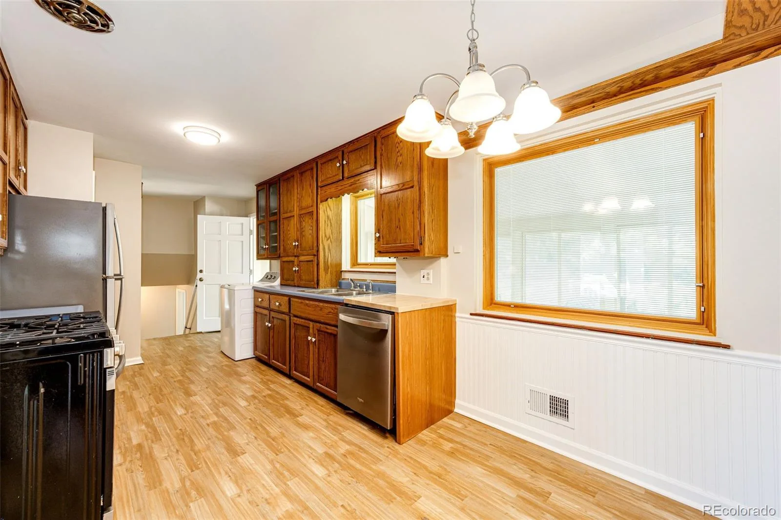 9015 W 4th Place Lakewood CO 80226 MLS #REC8630864 06202026000758 1600 7