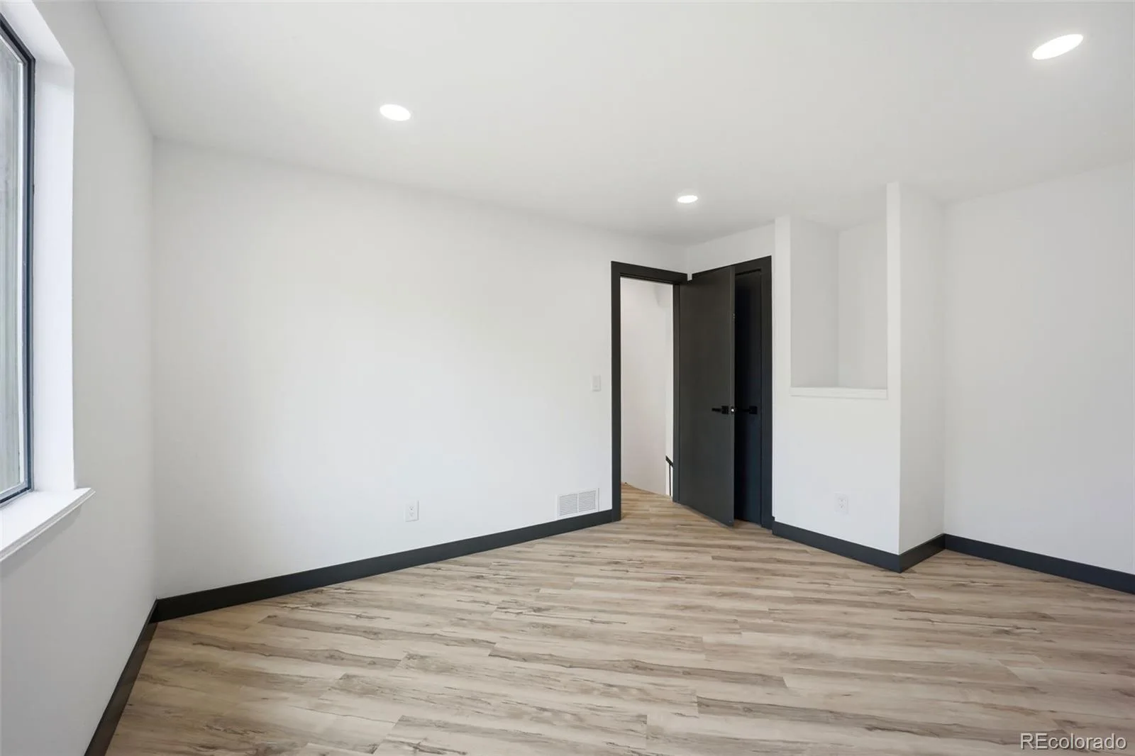 17445 E Temple Drive Aurora CO 80015 | MLS #REC8631385 08082026005355 1600 15