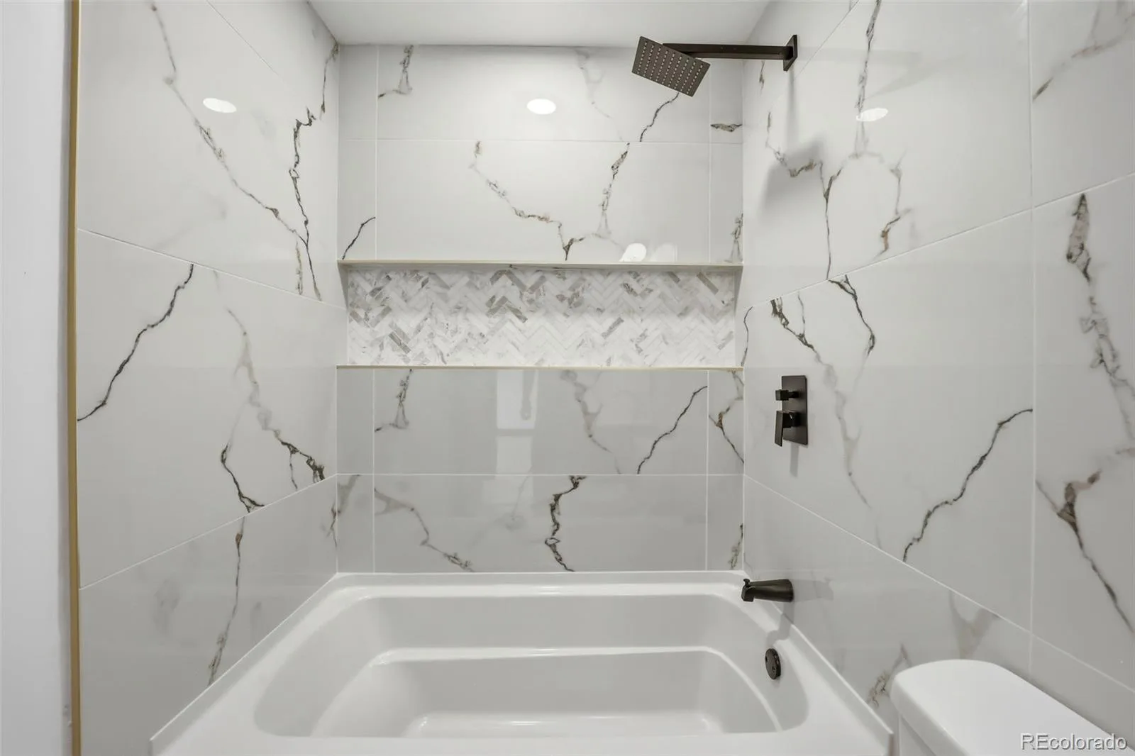 17445 E Temple Drive Aurora CO 80015 | MLS #REC8631385 08082026005355 1600 19