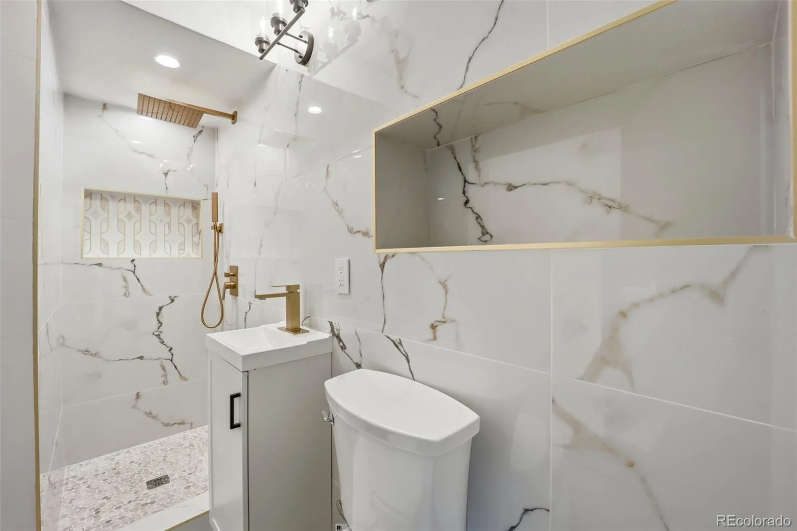 17445 E Temple Drive Aurora CO 80015 | MLS #REC8631385 08082026005355 1600 5