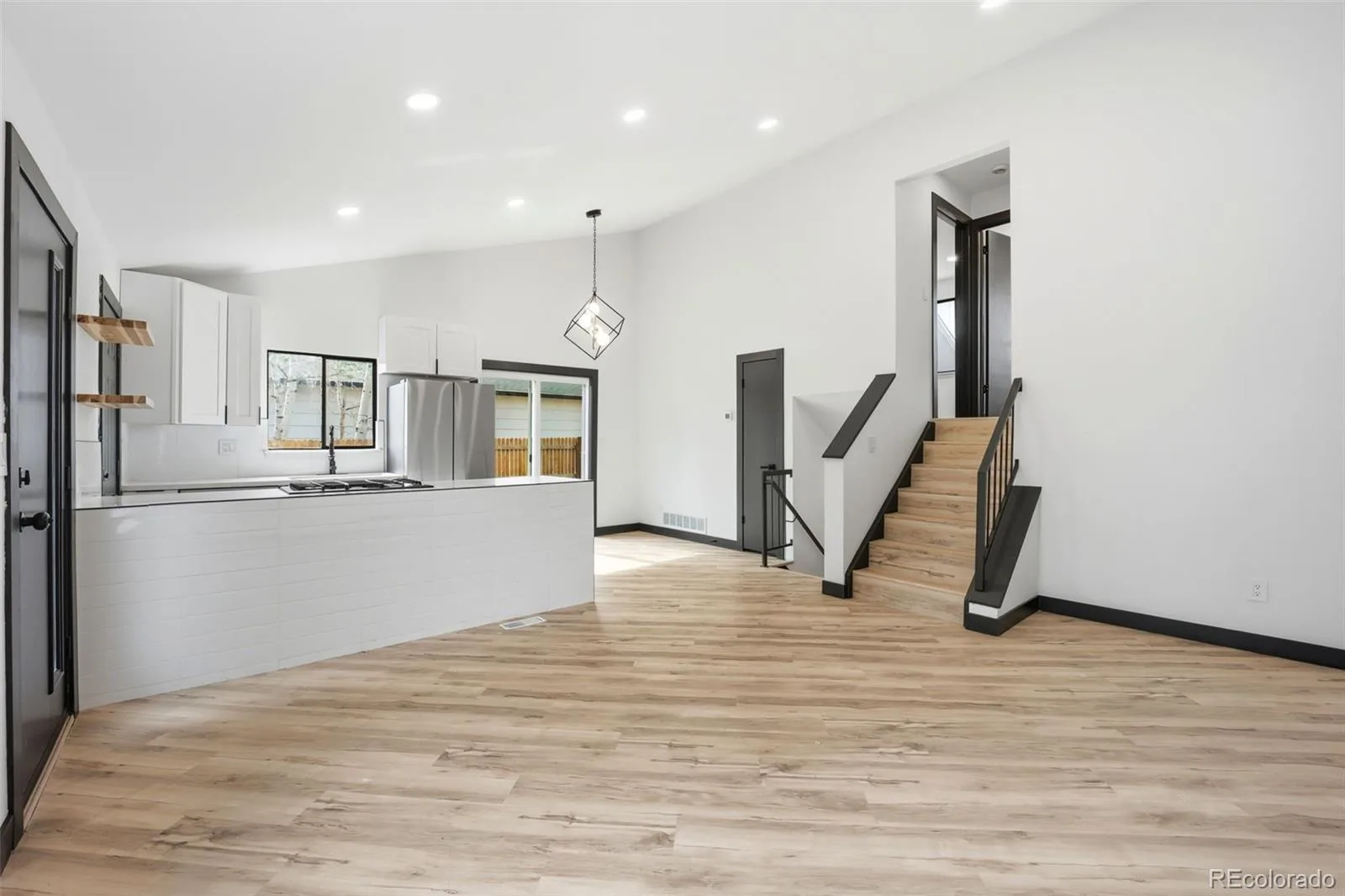 17445 E Temple Drive Aurora CO 80015 | MLS #REC8631385 08082026005355 1600 6