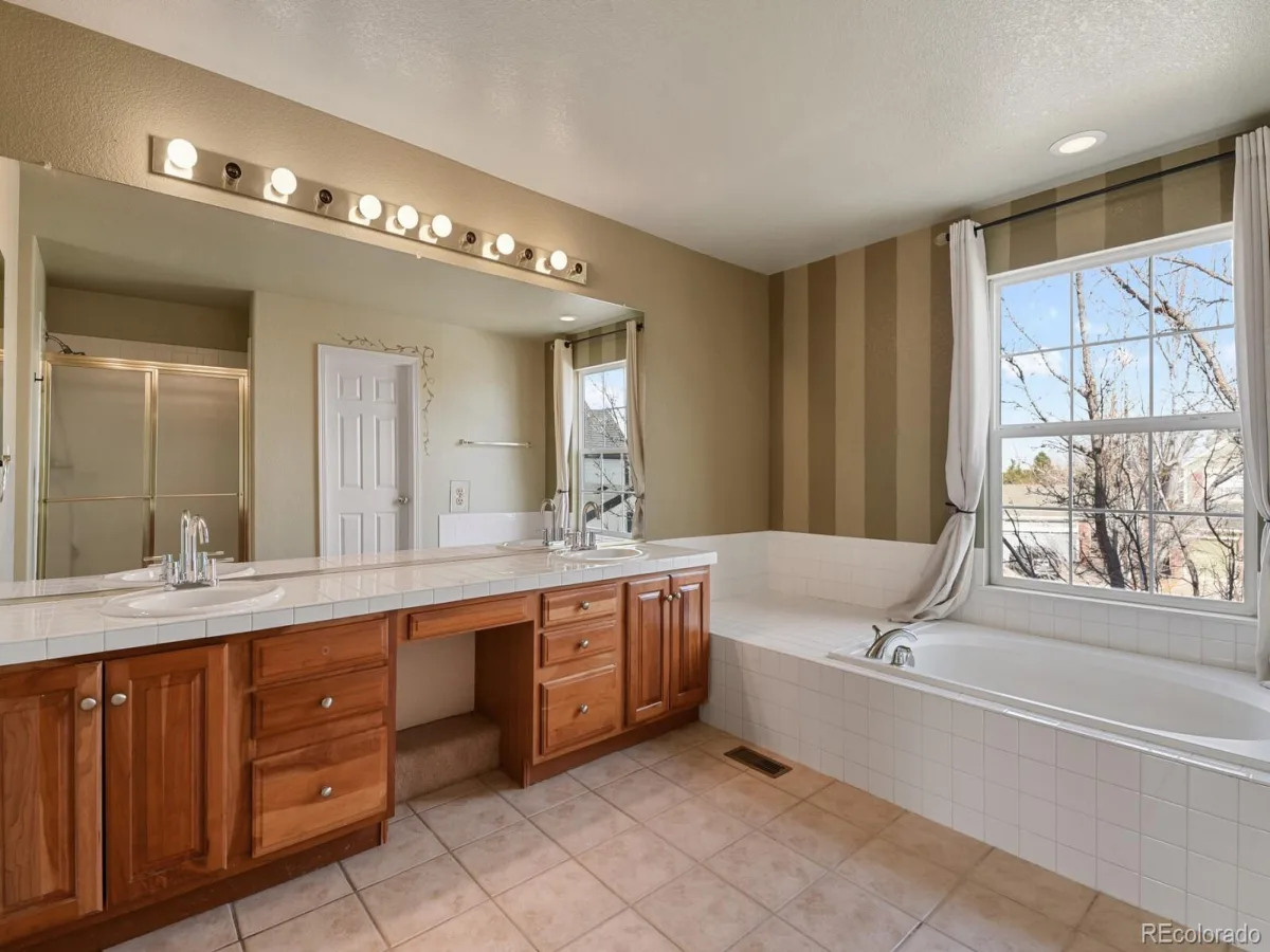 18119 E Caley Circle Aurora CO 80116 | MLS #REC8631828 10012026121012 1200 14