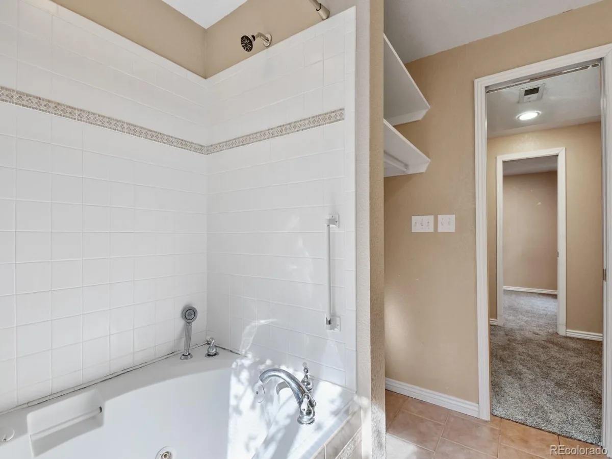 18119 E Caley Circle Aurora CO 80116 | MLS #REC8631828 10012026121012 1200 19