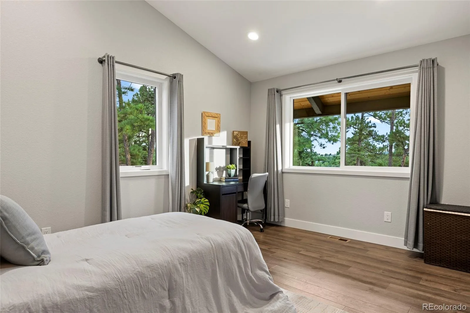 12464 Forest Canyon Drive Parker CO 80138 | MLS #REC8632405 08232026082557 1600 20