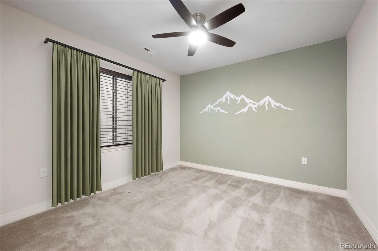11500 E 26th Avenue Aurora CO 80010 MLS #REC8637314 06152026014807 1600 25
