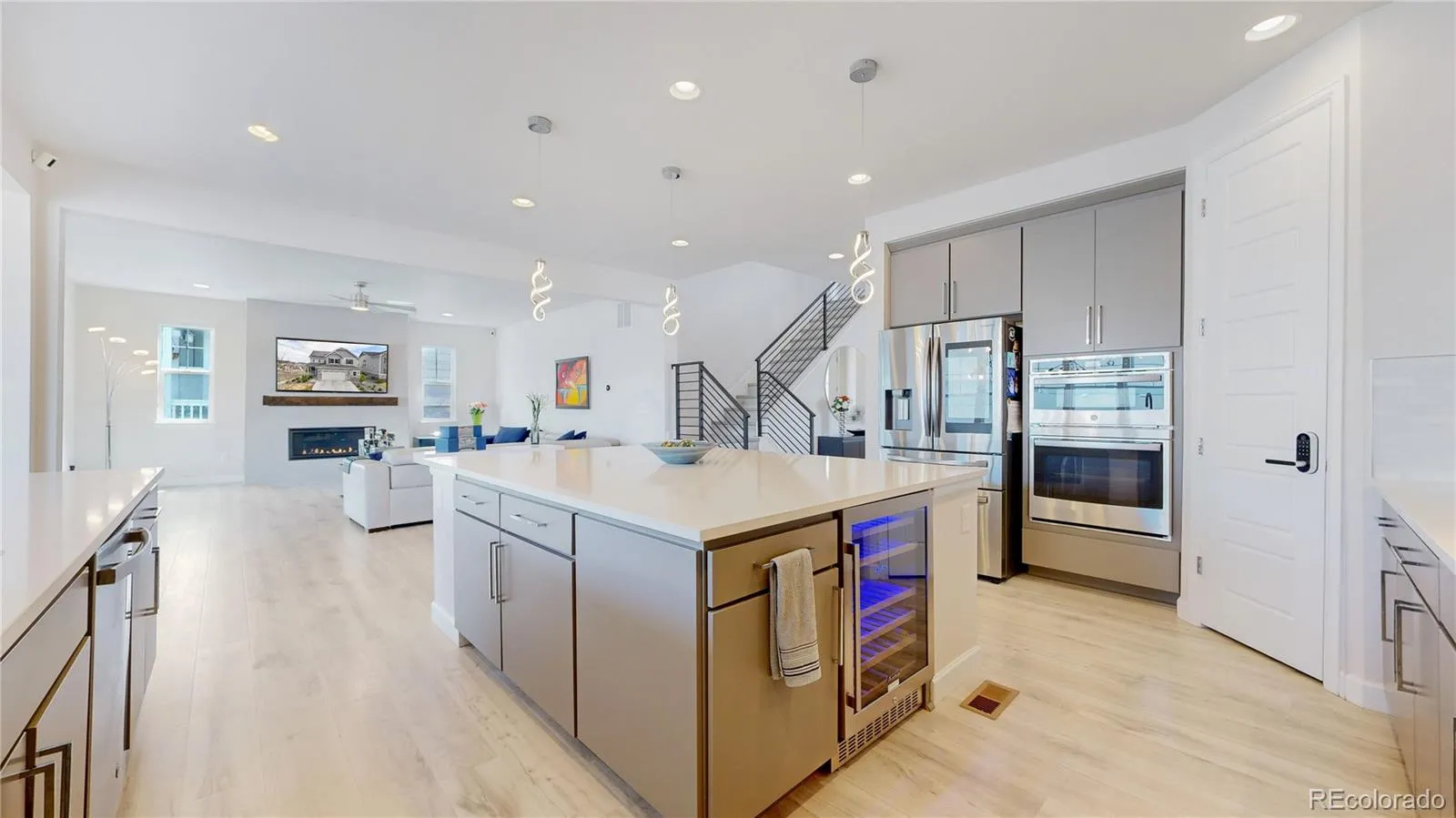 27615 E Geddes Place Aurora CO 80016 MLS #REC8637536 04212026193407 1600 7