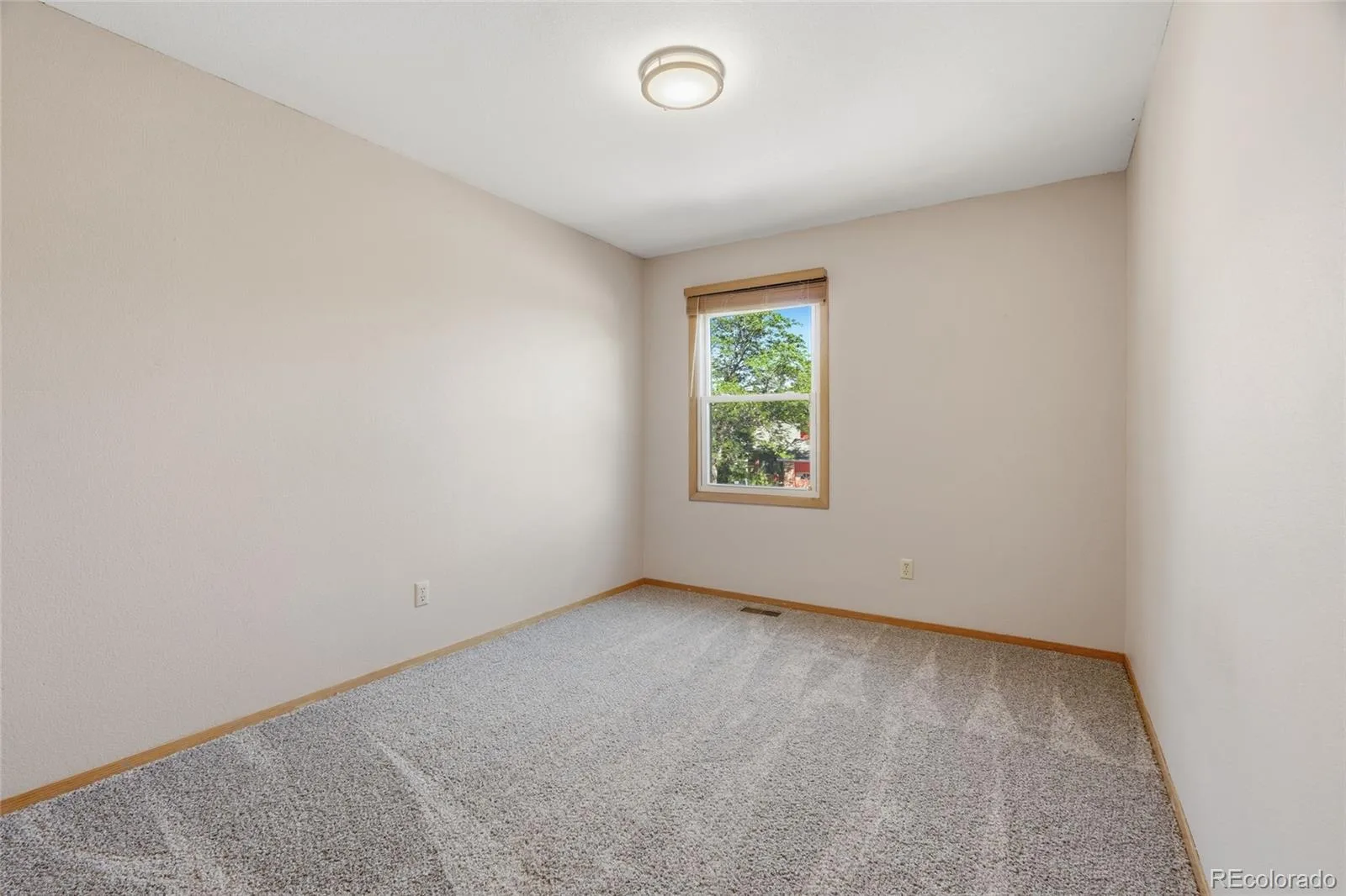 2201 Stuart Street Longmont CO 80501 MLS #REC8640897 06122026081432 1600 14