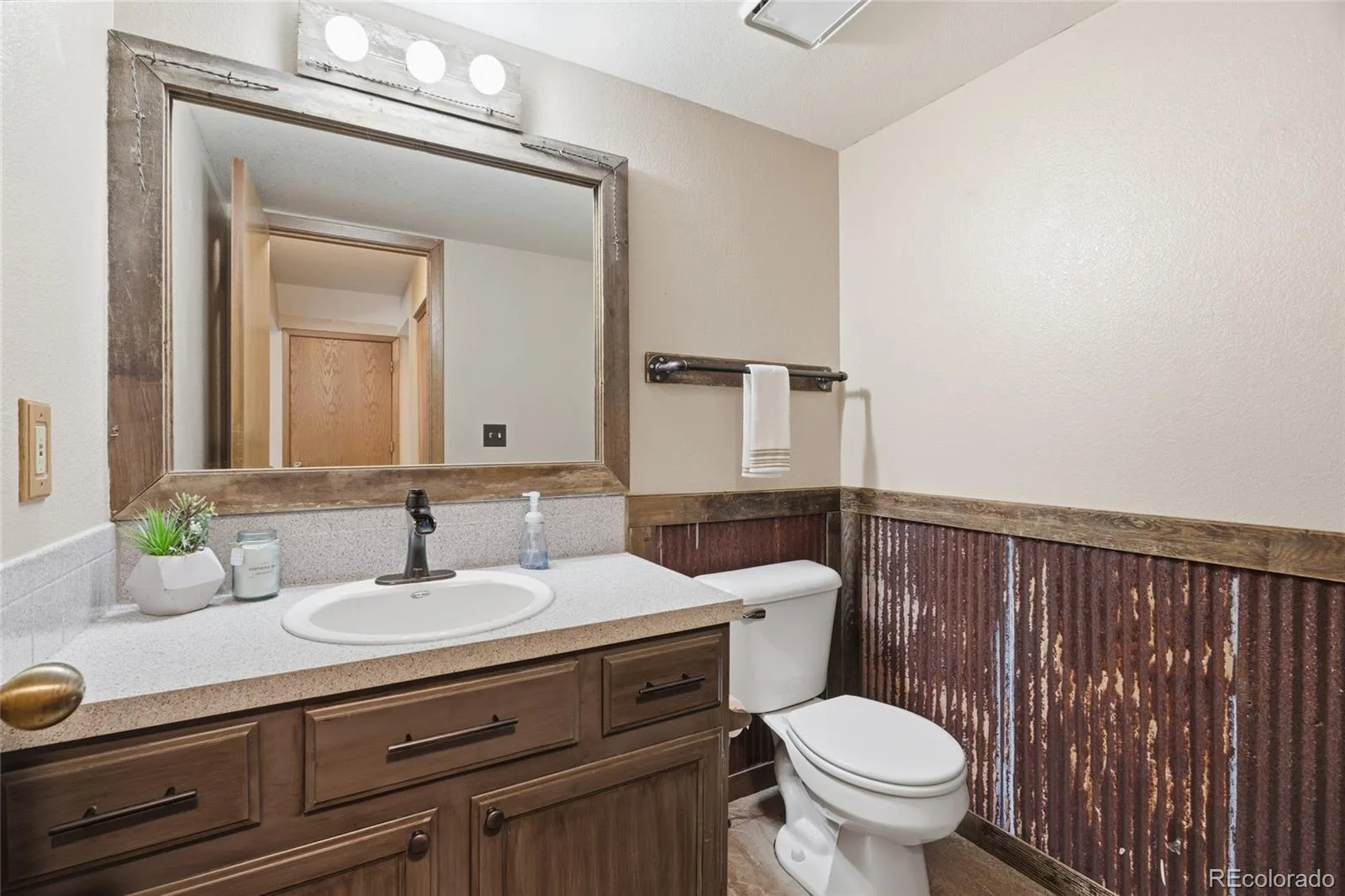 2201 Stuart Street Longmont CO 80501 MLS #REC8640897 06122026081432 1600 19