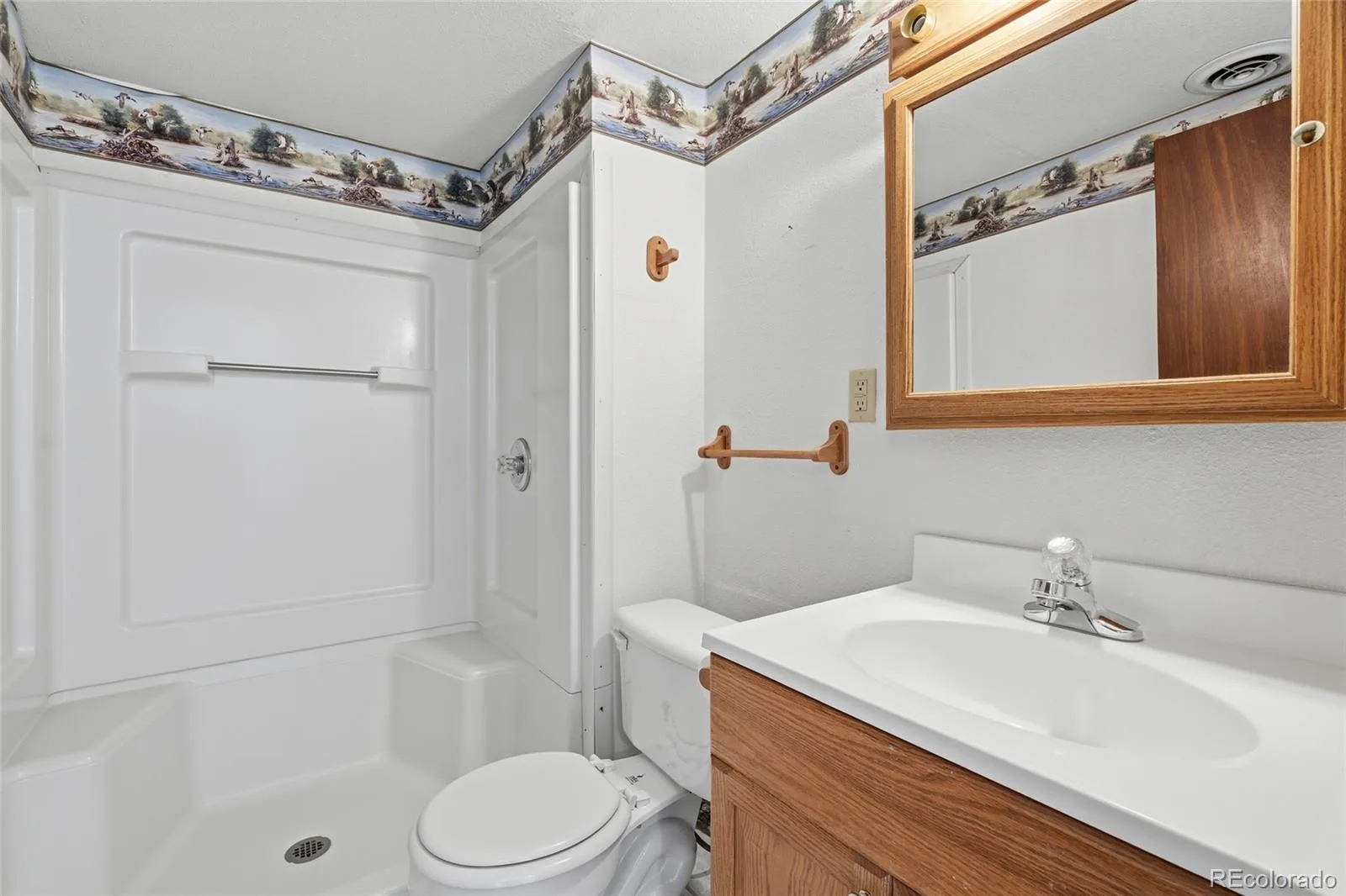 2201 Stuart Street Longmont CO 80501 MLS #REC8640897 06122026081432 1600 21