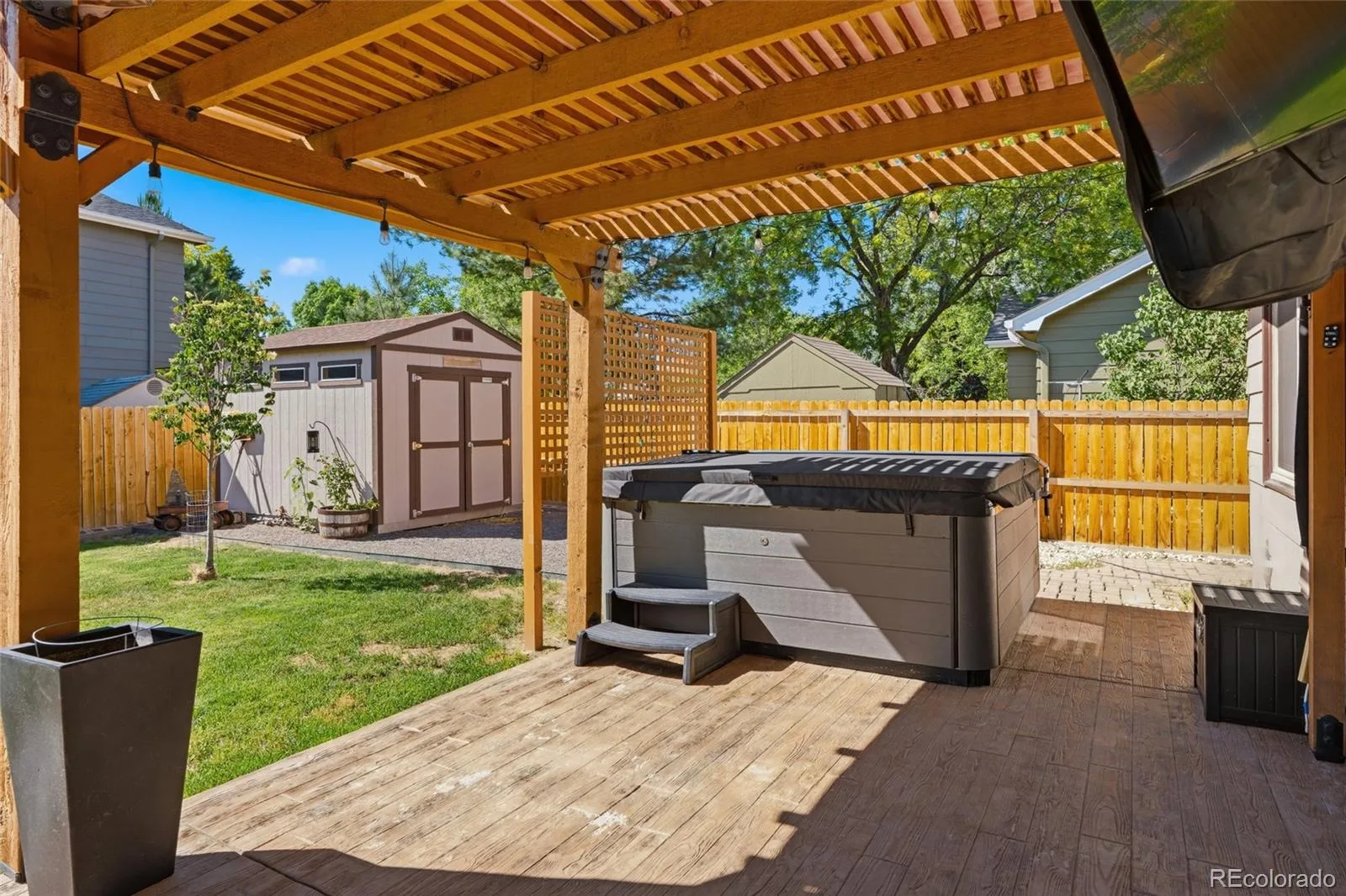 2201 Stuart Street Longmont CO 80501 MLS #REC8640897 06122026081432 1600 25