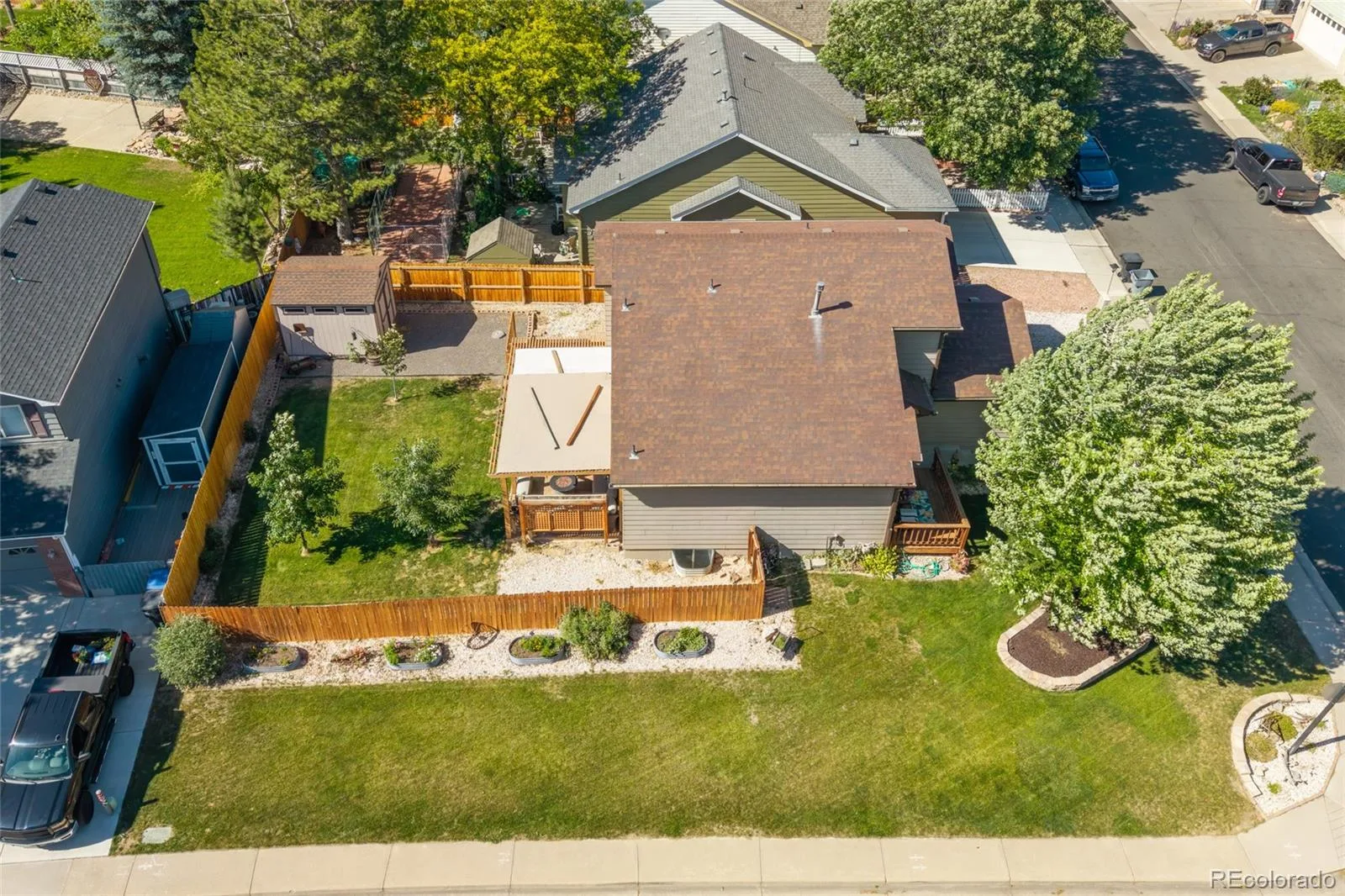 2201 Stuart Street Longmont CO 80501 MLS #REC8640897 06122026081432 1600 32