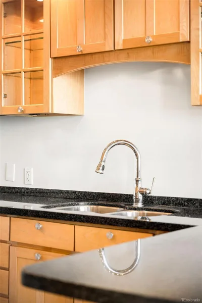 1111 Race Street #14B Denver CO 80206 | MLS #REC8644972 08032026144214 800 16