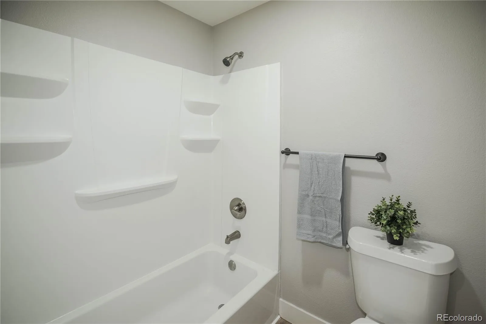 14226 E 1st Drive #B03 Aurora CO 80011 | MLS #REC8647440 06122026174847 1600 19