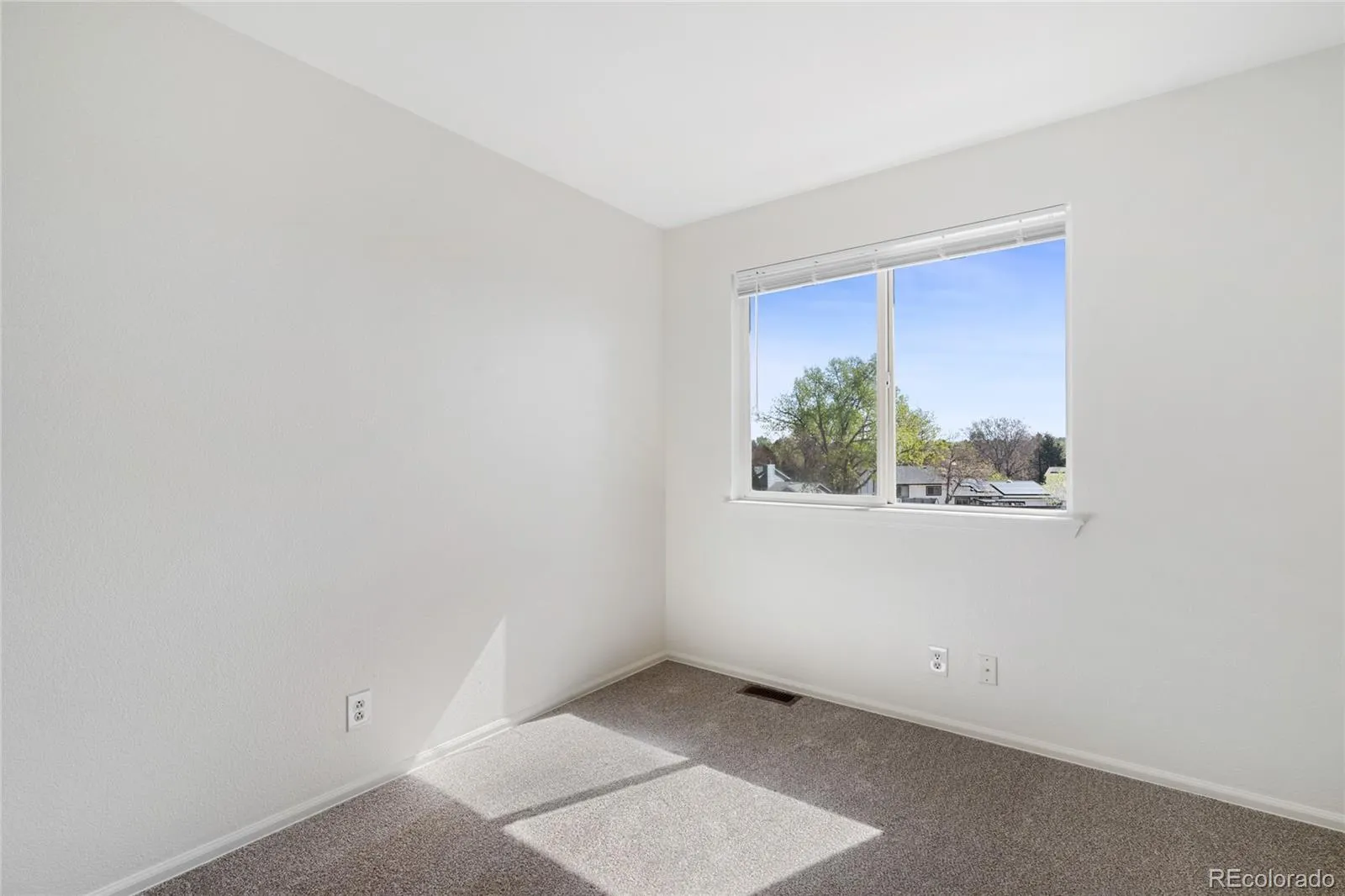 1276 S Zeno Circle #E Aurora CO 80017 MLS #REC8650736 05072026190657 1600 18