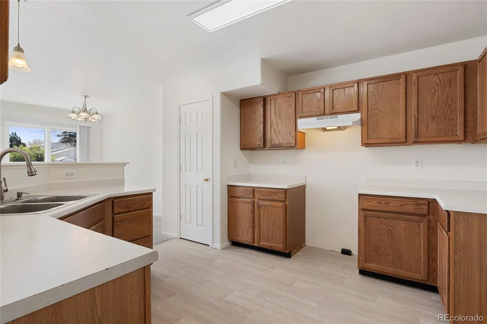 1276 S Zeno Circle #E Aurora CO 80017 MLS #REC8650736 05072026190657 1600 4