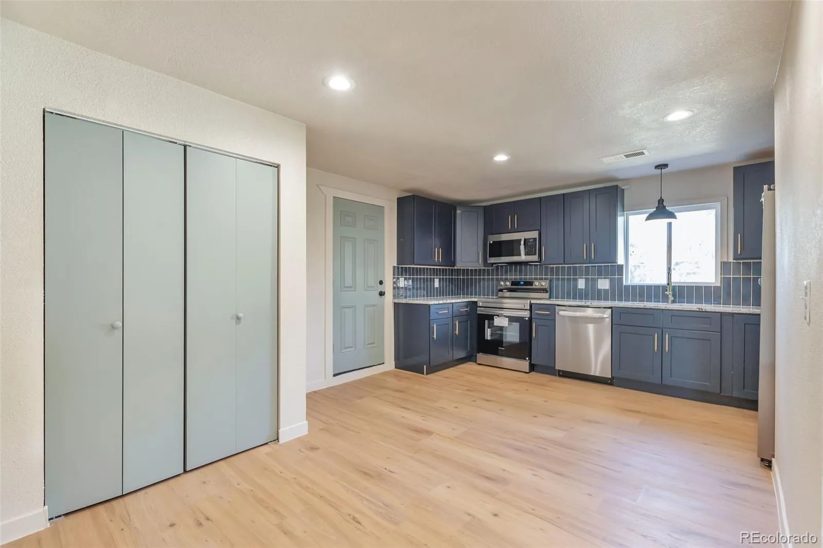 815 Zion Street Aurora CO 80011 MLS #REC8654273 06172026193127 1600 11