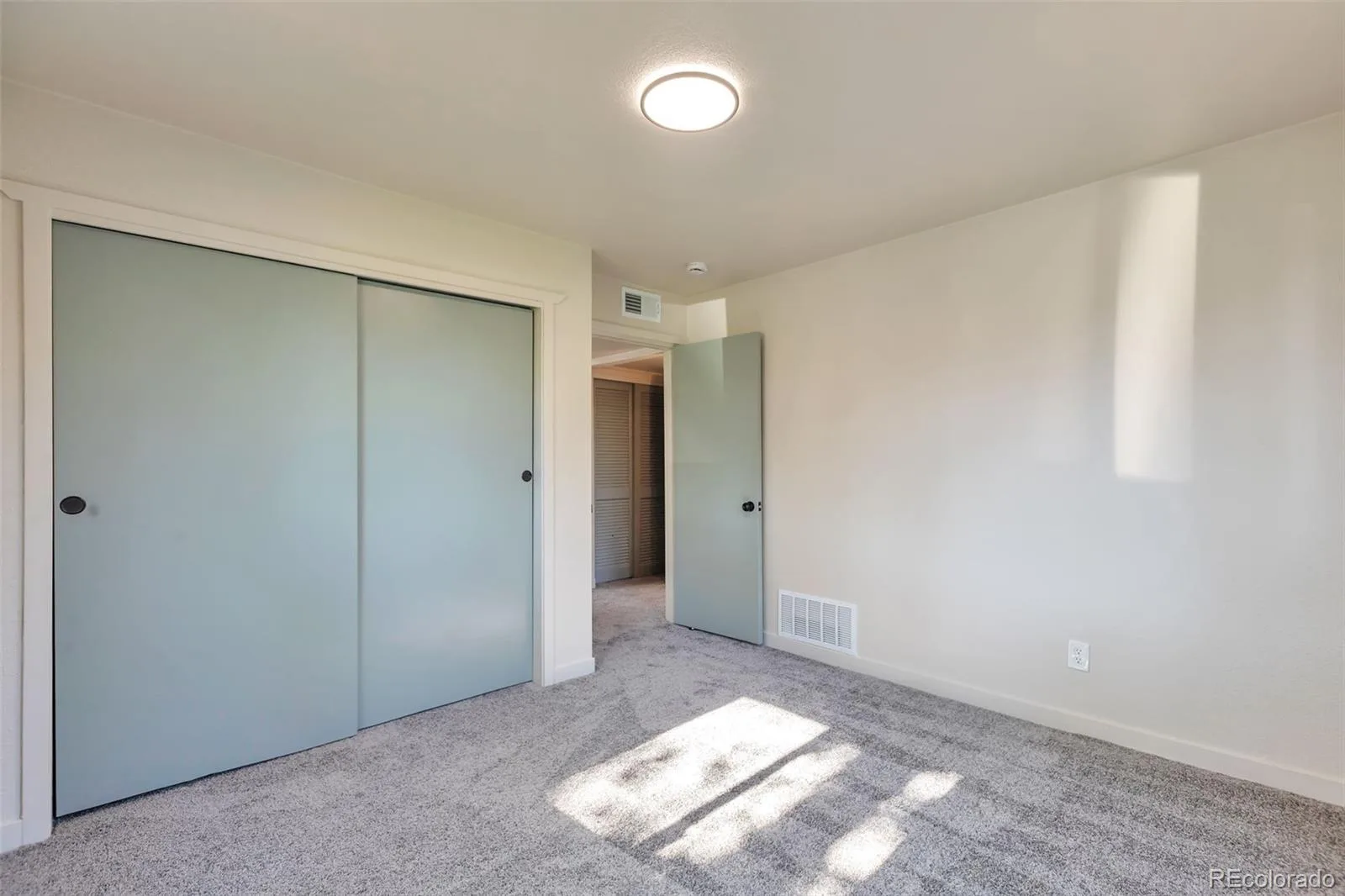815 Zion Street Aurora CO 80011 MLS #REC8654273 06172026193127 1600 19