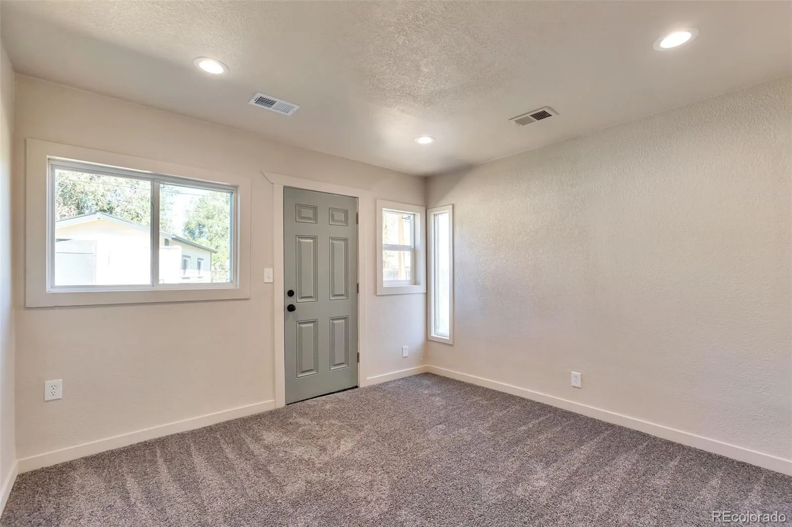 815 Zion Street Aurora CO 80011 MLS #REC8654273 06172026193127 1600 21
