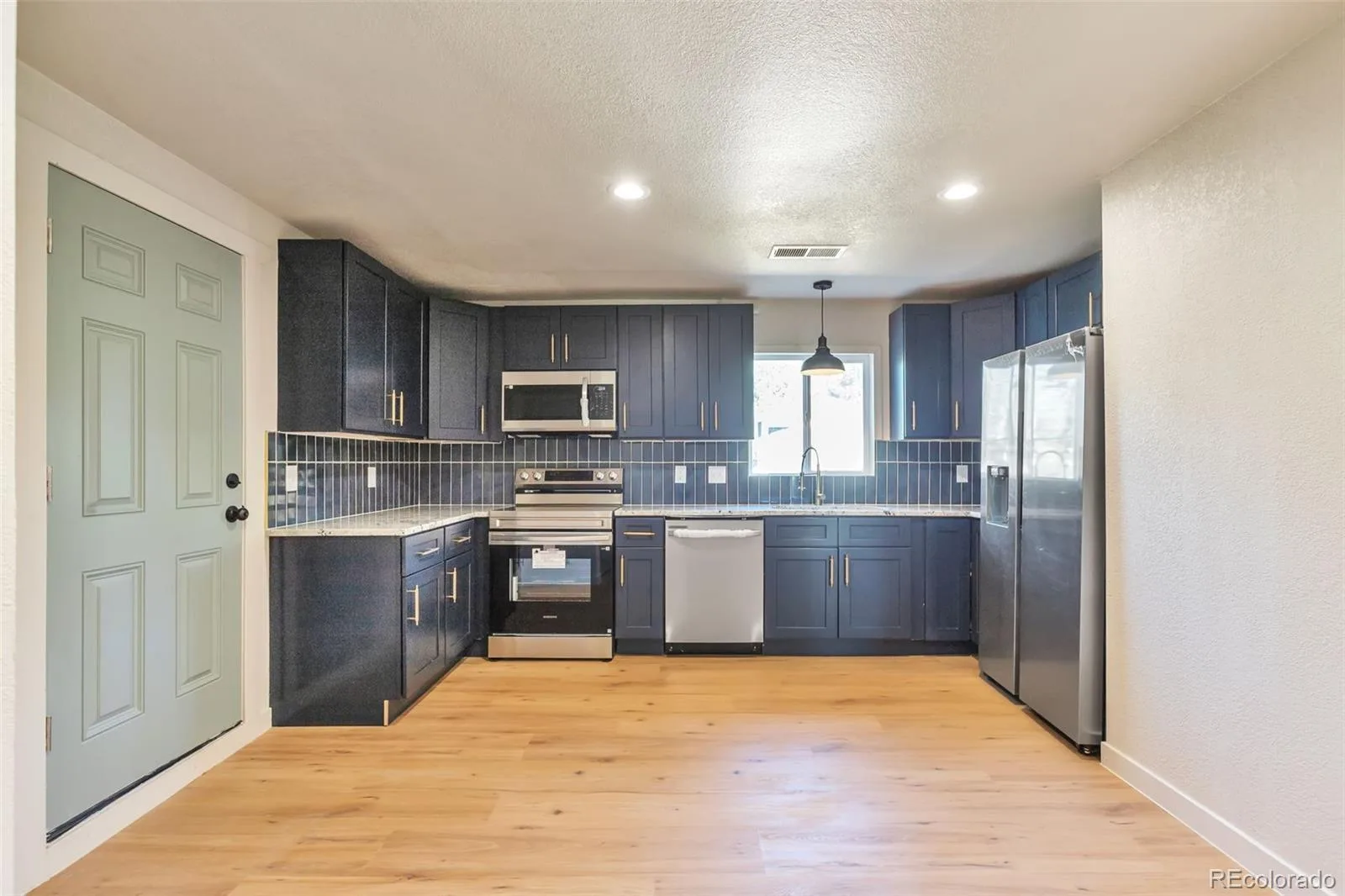 815 Zion Street Aurora CO 80011 MLS #REC8654273 06172026193127 1600 8