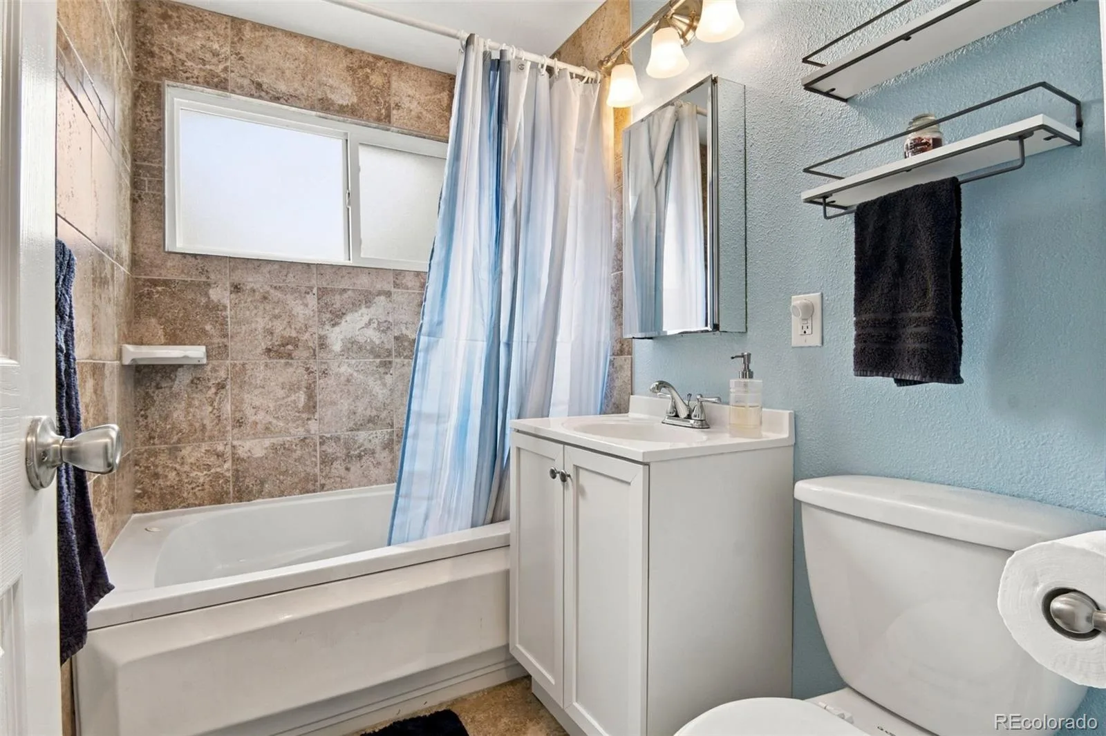 792 Geneva Street Aurora CO 80010 | MLS #REC8659733 10172026012619 1600 16