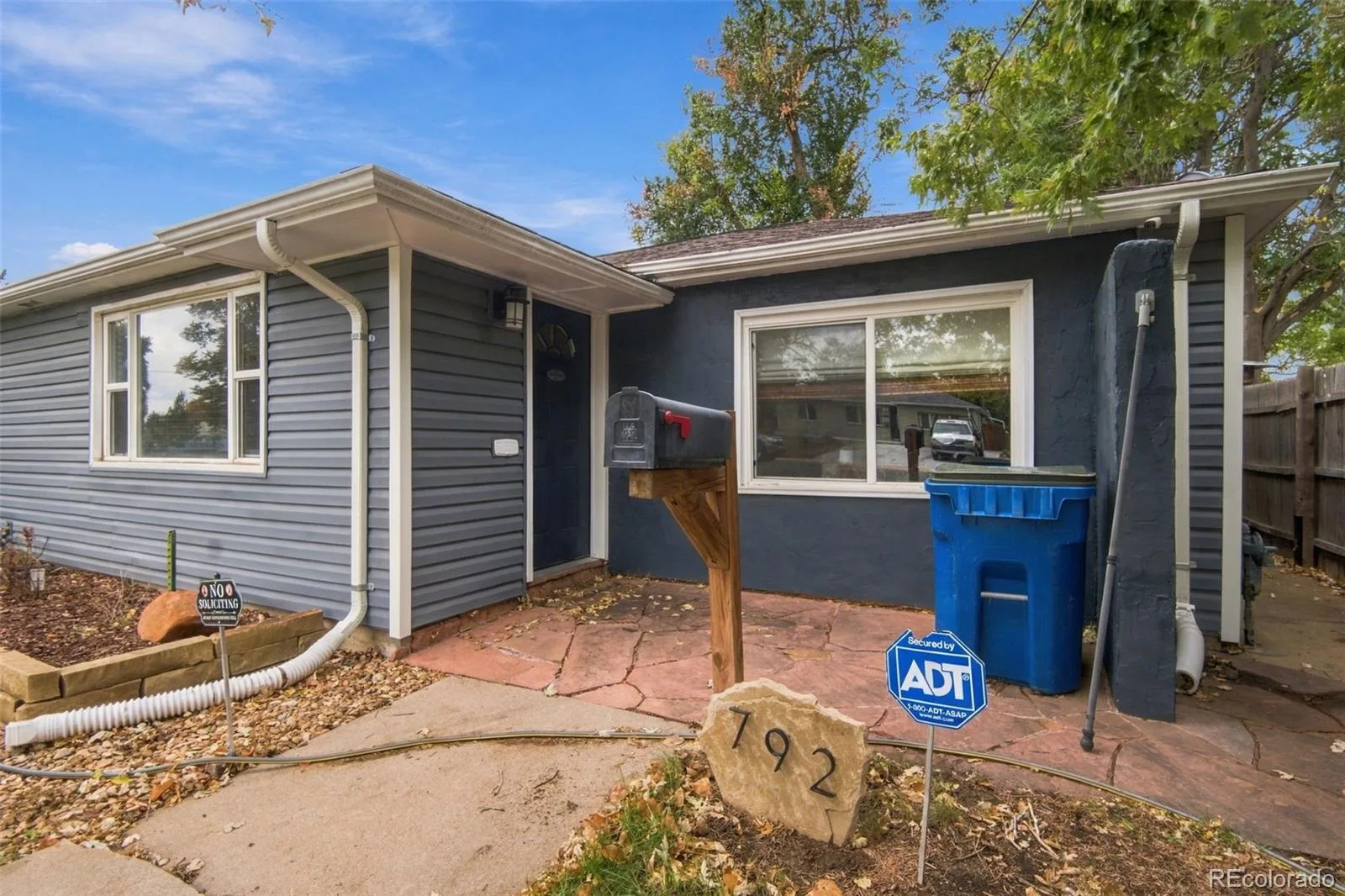 792 Geneva Street Aurora CO 80010 | MLS #REC8659733 10172026012619 1600 21