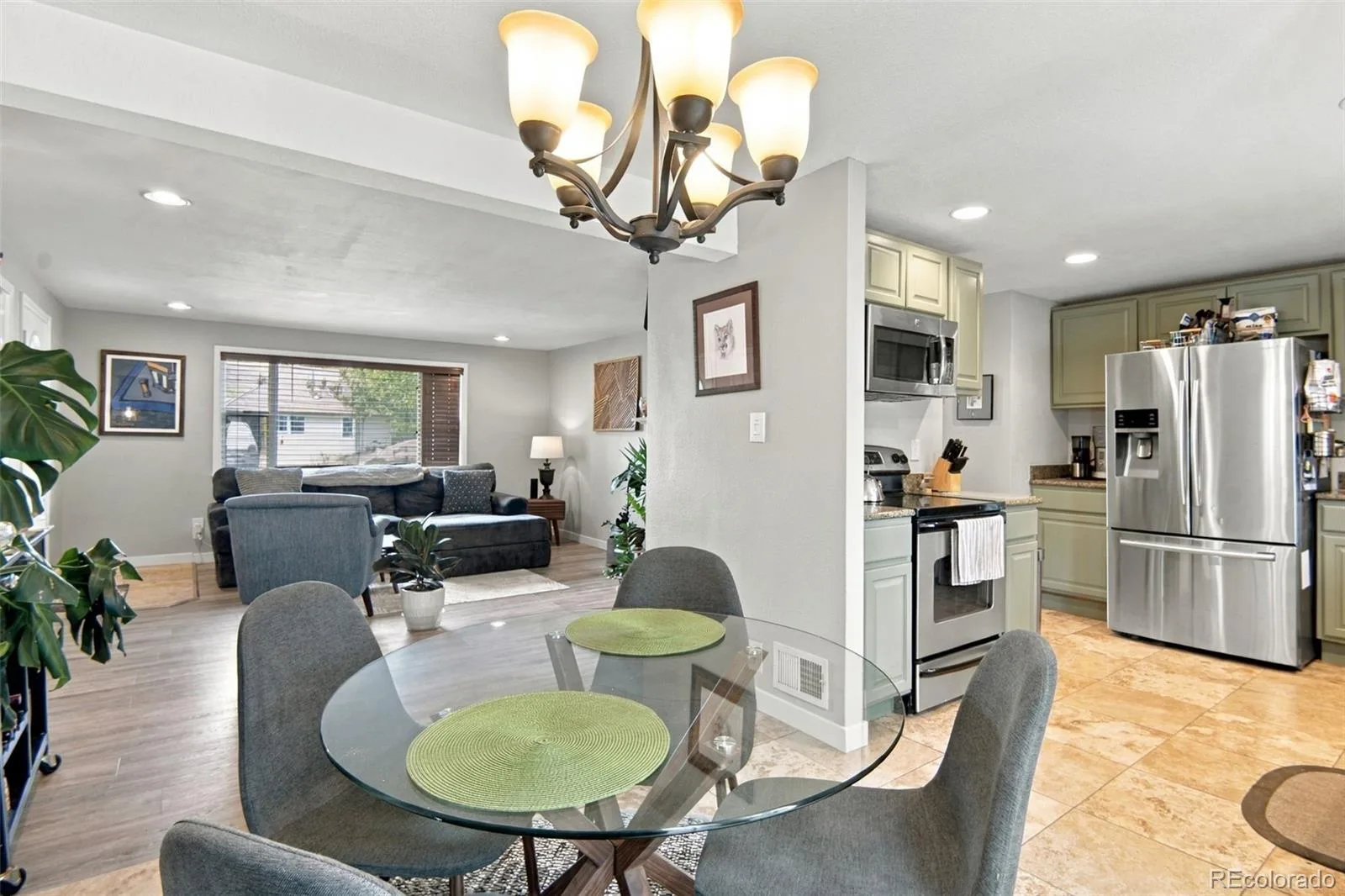 792 Geneva Street Aurora CO 80010 | MLS #REC8659733 10172026012619 1600 6