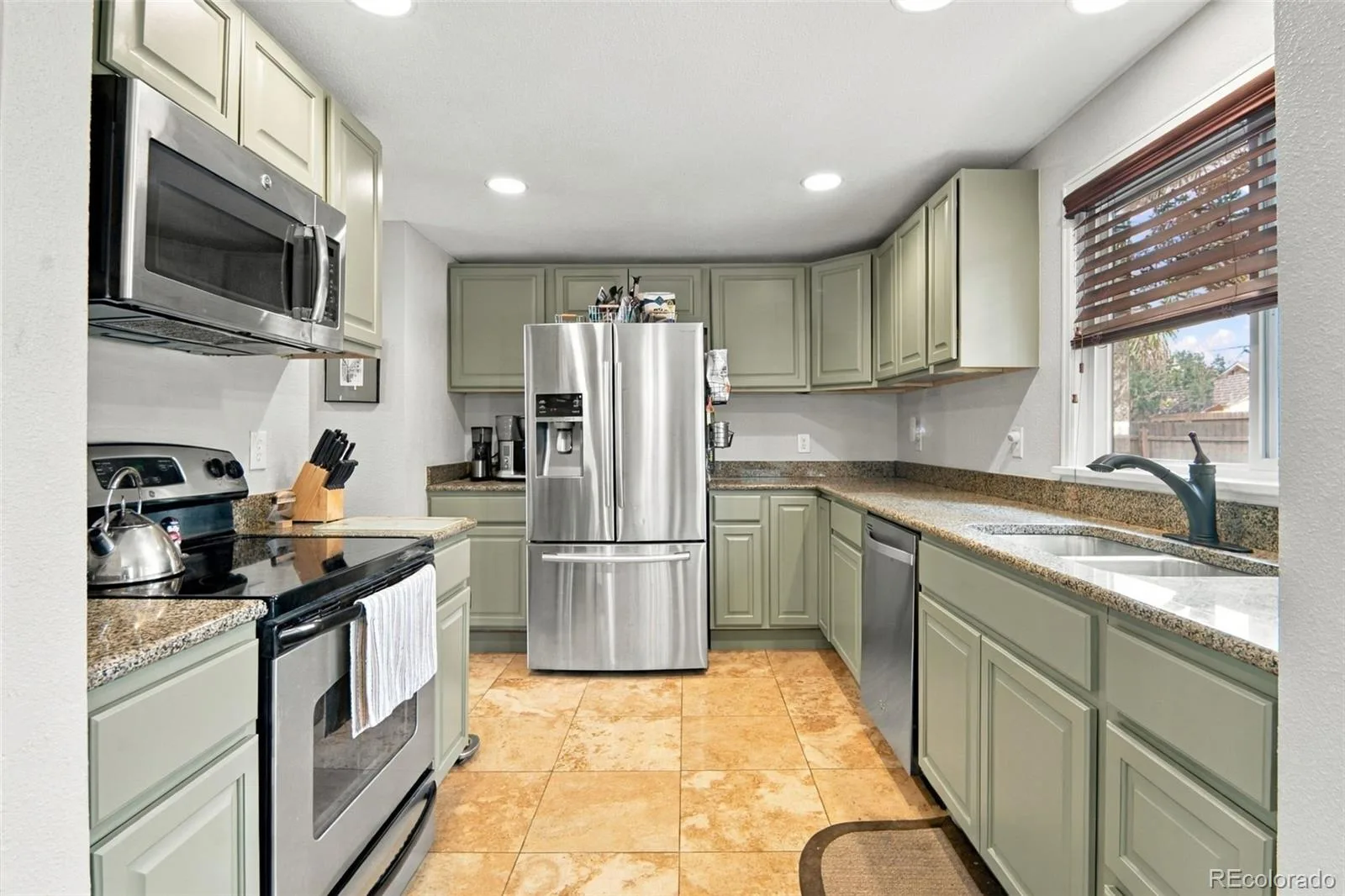 792 Geneva Street Aurora CO 80010 | MLS #REC8659733 10172026012619 1600 7