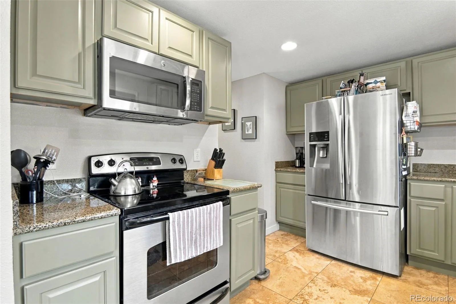 792 Geneva Street Aurora CO 80010 | MLS #REC8659733 10172026012619 1600 9