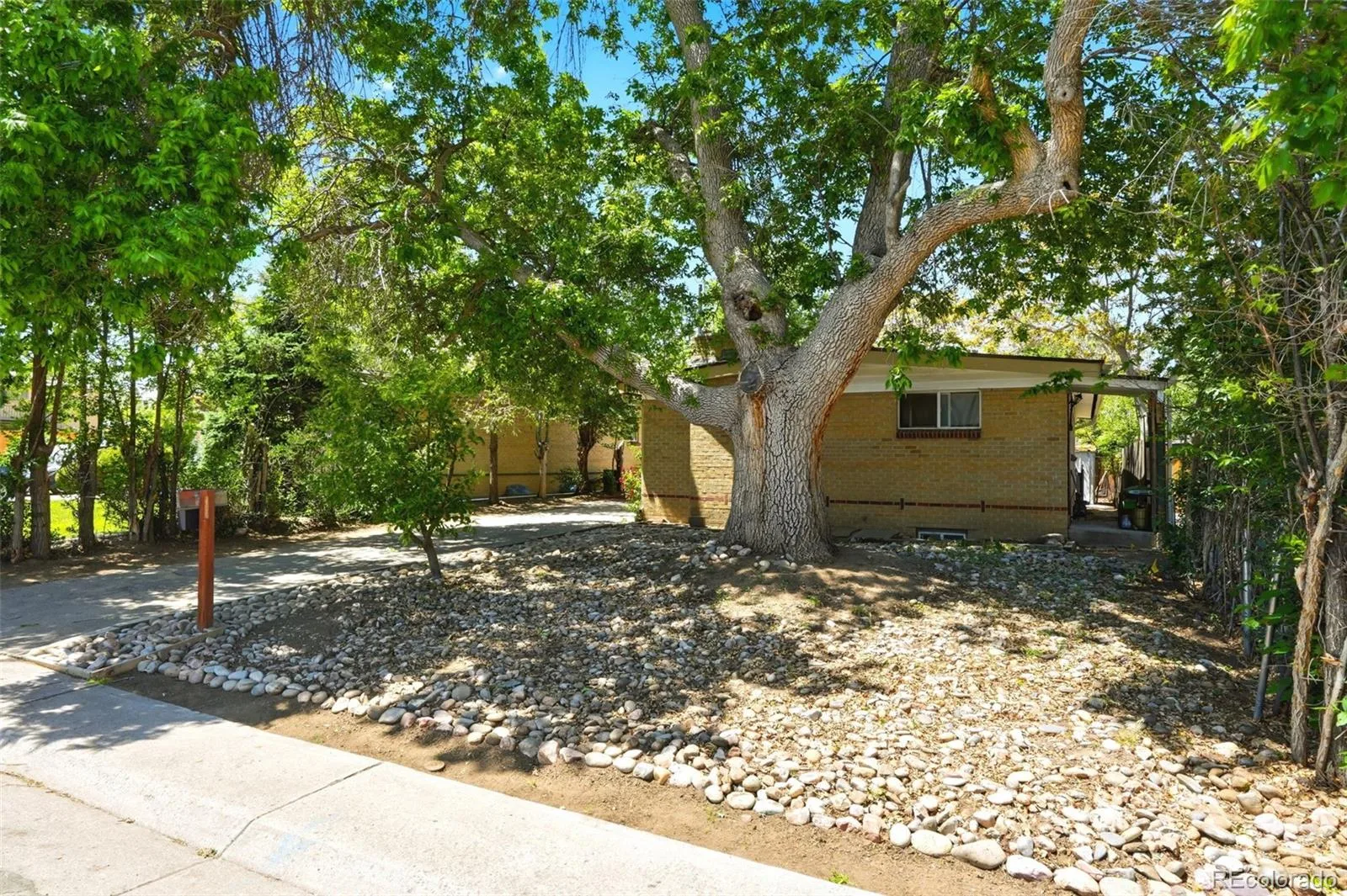 1225 Dallas Street Aurora CO 80010 MLS #REC8661911 05292026235620 1600 23