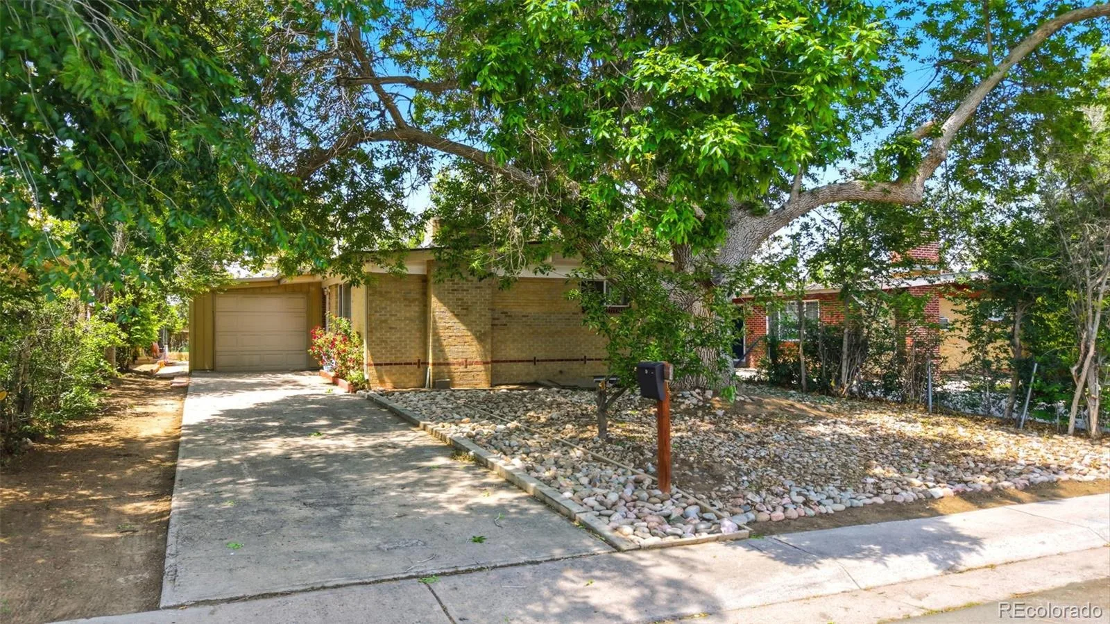 1225 Dallas Street Aurora CO 80010 MLS #REC8661911 05292026235620 1600 25
