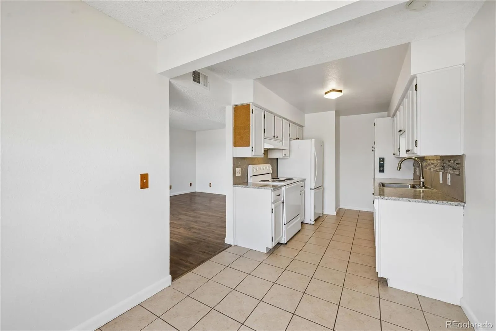 3121 S Tamarac Drive #208H Denver CO 80231 MLS #REC8666352 05262026211831 1600 11