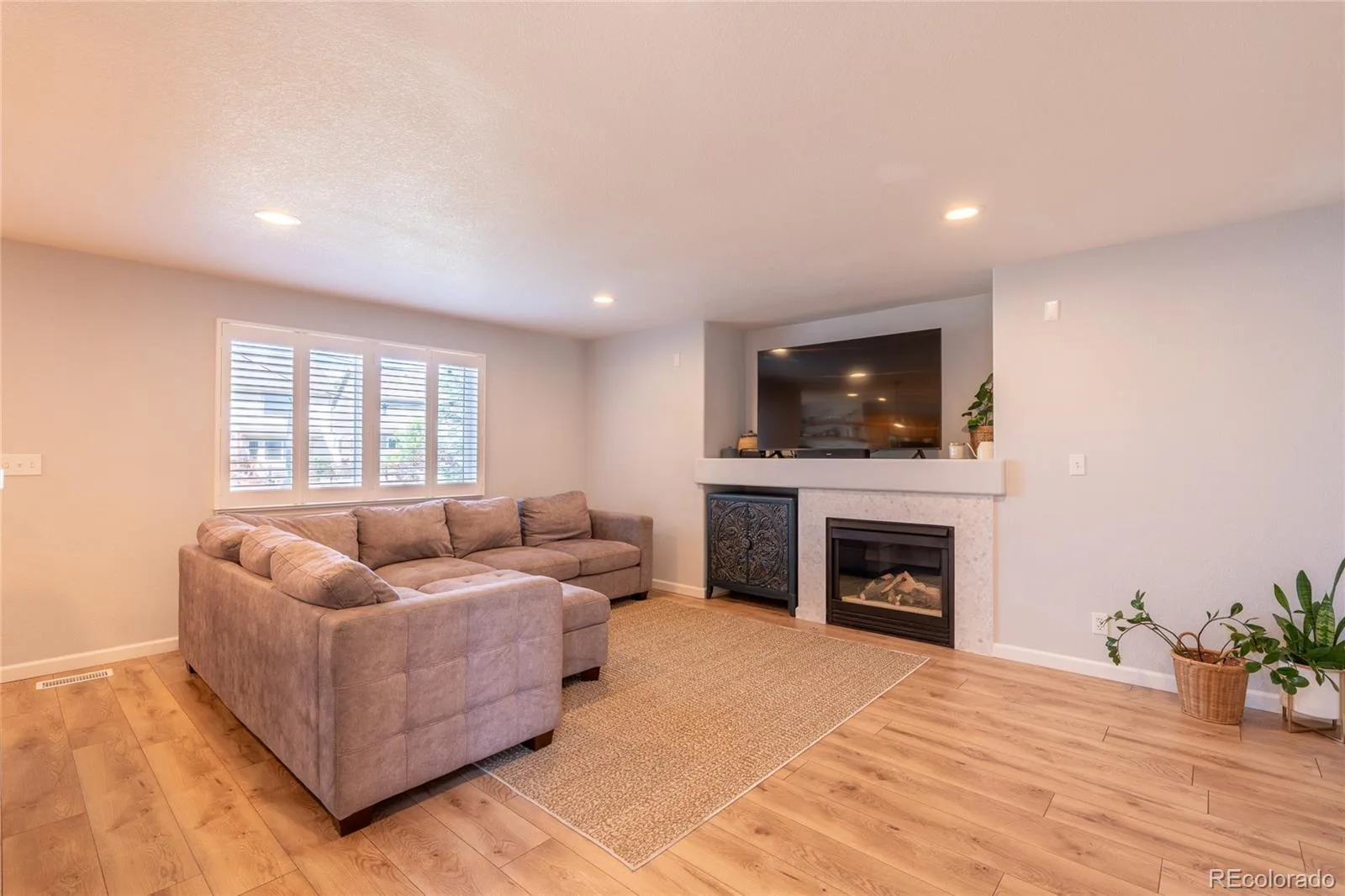 3649 Rawhide Circle Castle Rock CO 80104 | MLS #REC8668604 08142026015332 1600 4