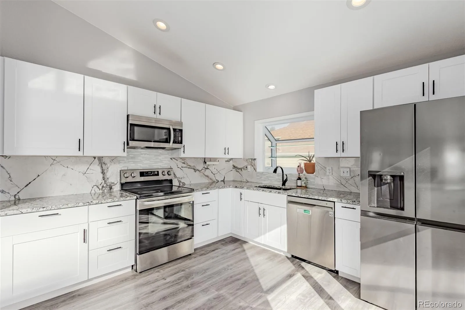 9454 Wolfe Place Highlands Ranch CO 80129 | MLS #REC8670200 08202026154540 1600 14