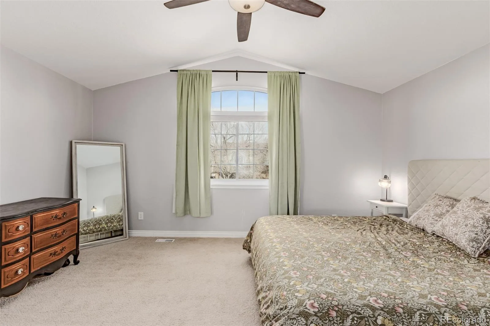 9454 Wolfe Place Highlands Ranch CO 80129 | MLS #REC8670200 08202026154540 1600 19