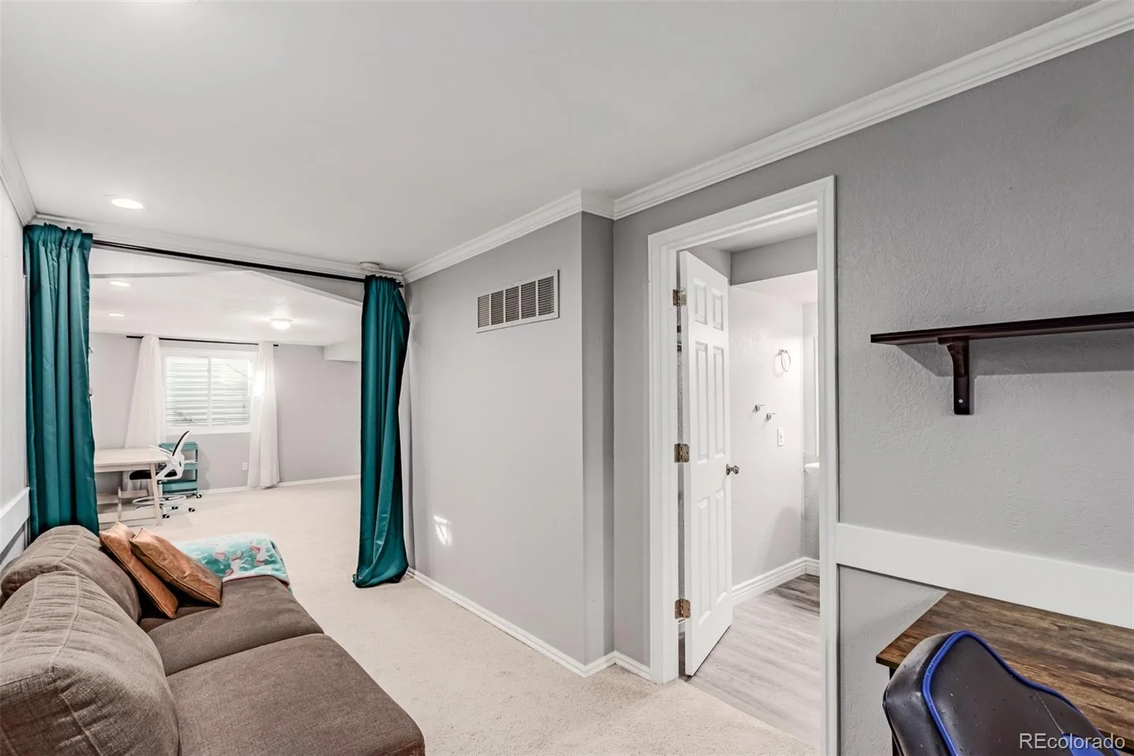 9454 Wolfe Place Highlands Ranch CO 80129 | MLS #REC8670200 08202026154540 1600 29