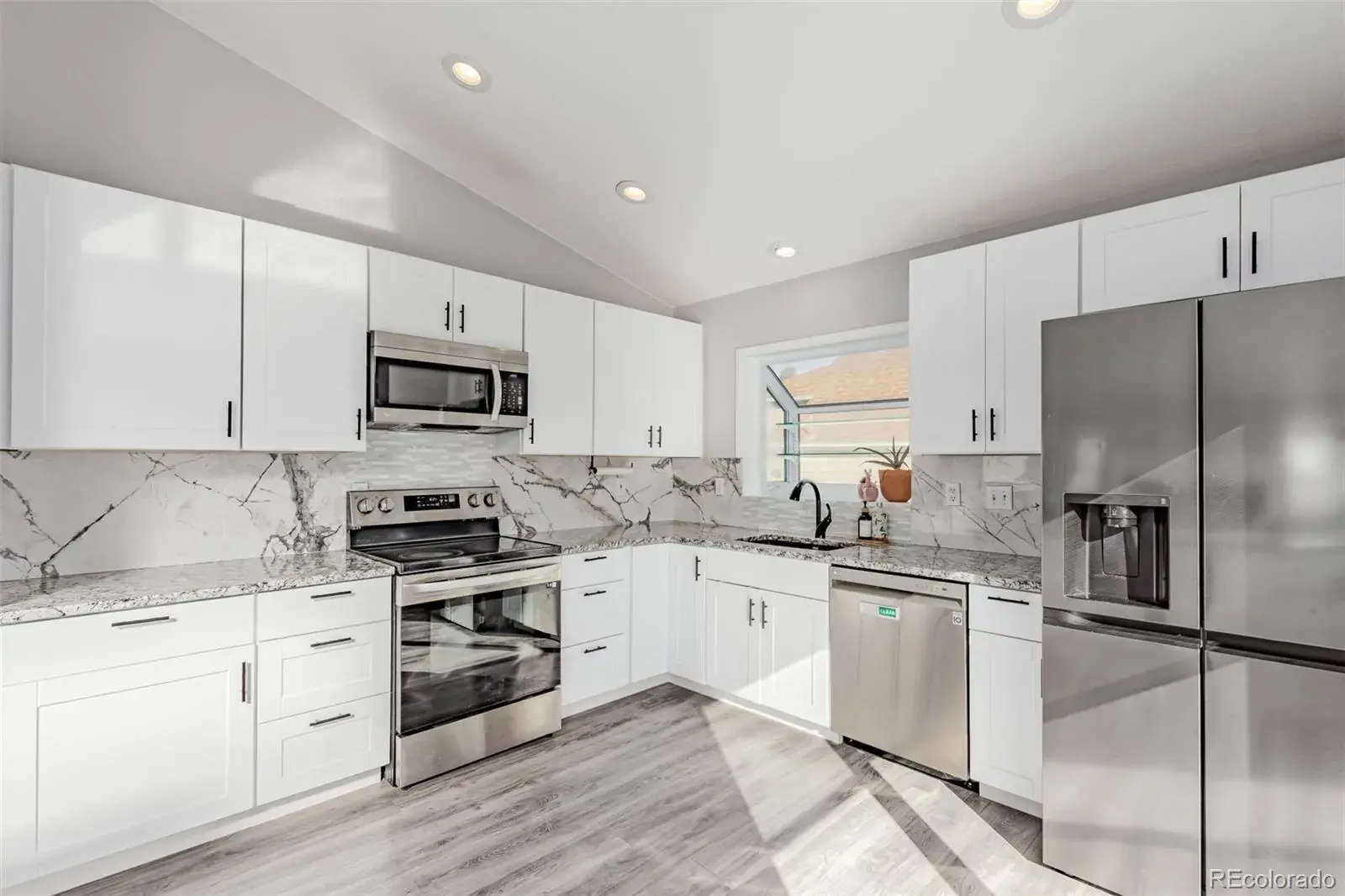 9454 Wolfe Place Highlands Ranch CO 80129 MLS #REC8670200 12052025005443 1600 14